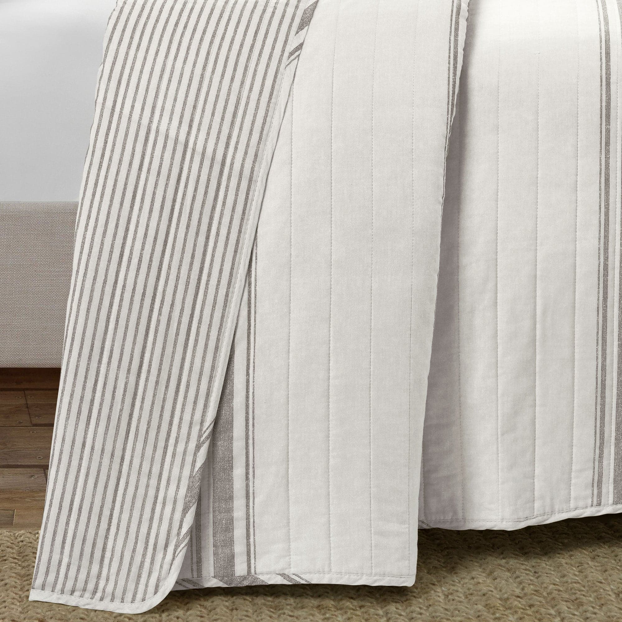 Farmhouse Stripe Reversible Cotton Quilt Set - King Size, Soft & Breathable Bedding for All Seasons - Perfect for Cozy Bedrooms, Guest Rooms & Vacation Homes