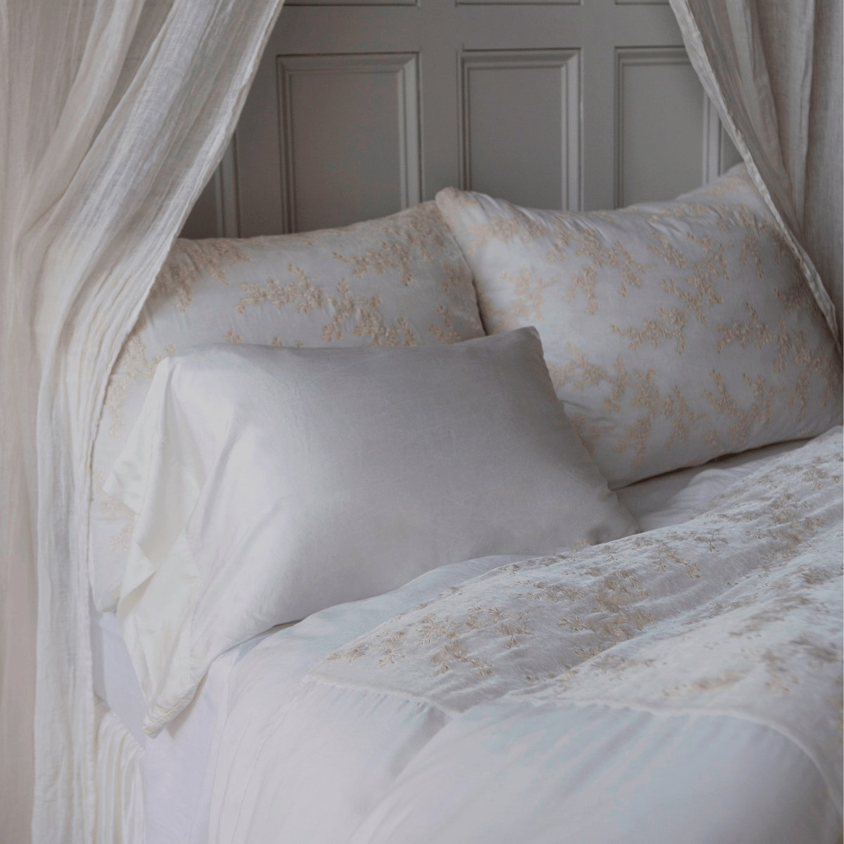 Lynette Luxe Duvet Cover Set - Soft & Breathable 100% Cotton Bedding - Perfect for Master Bedroom, Guest Room & Hotel Decor (Queen Size, White)
