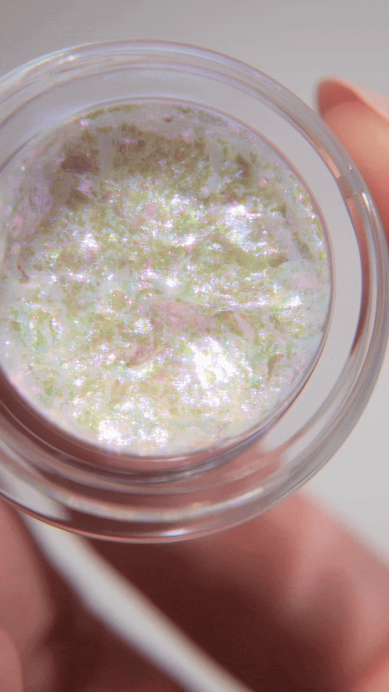 Glisten Cosmetics Snow Chroma Flakes - Duochrome Pigment for Eyeshadow, Highlighter & Nail Art - Vegan & Cruelty-Free Makeup for Professional Artists & DIY Beauty