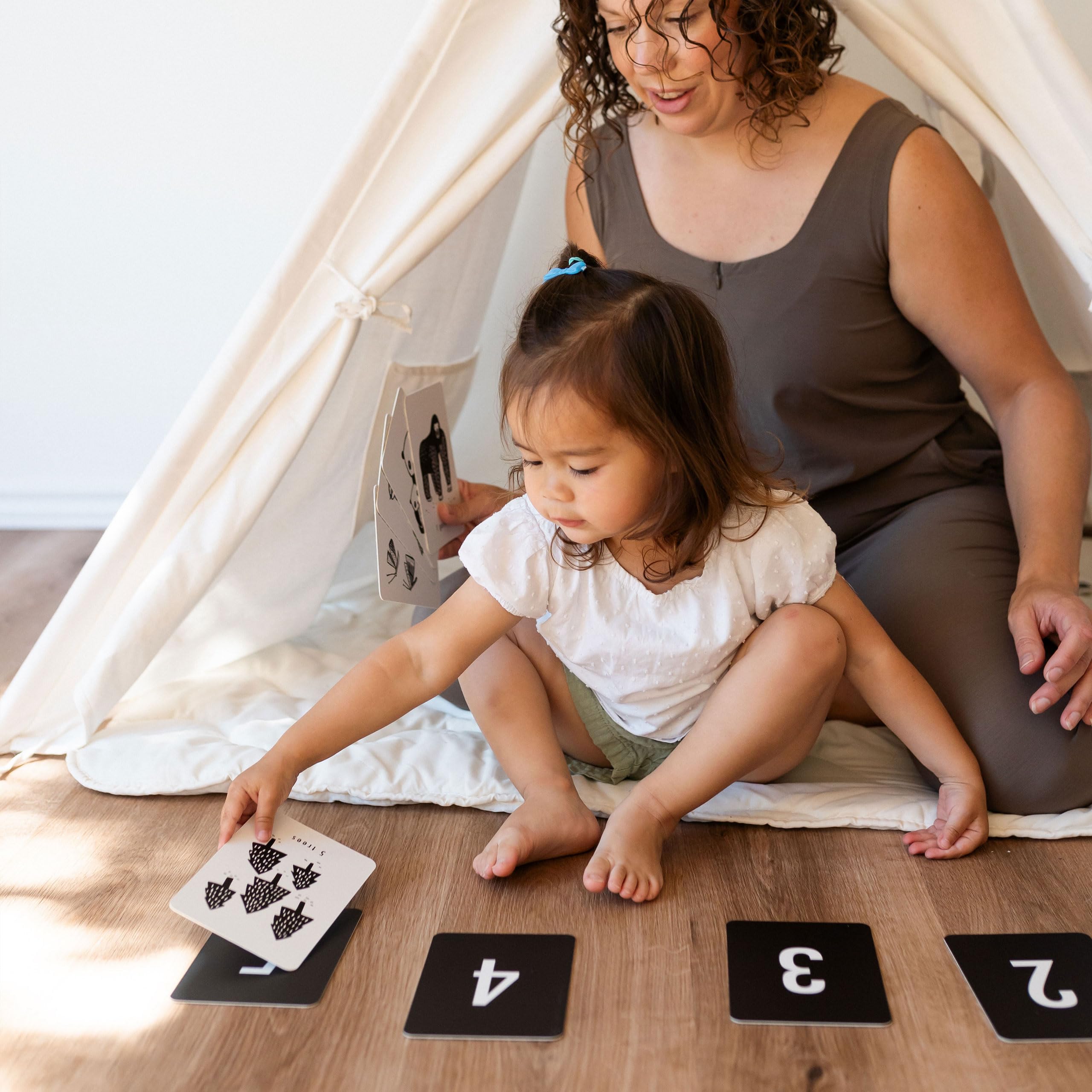 Wee Gallery Nature Number Cards - Educational Baby & Toddler Flashcards with Black & White Animals for Counting, Learning & Cognitive Development | Perfect for Early Childhood Visual Stimulation & Homeschooling Activities
