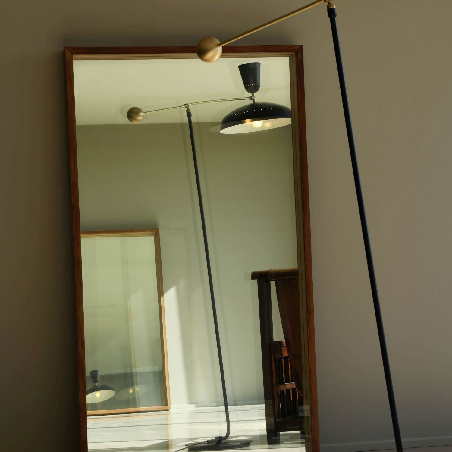 Modern G1 Floor Lamp - Adjustable LED Standing Light for Living Room, Bedroom & Office - Bright & Energy Efficient Home Decor Lighting