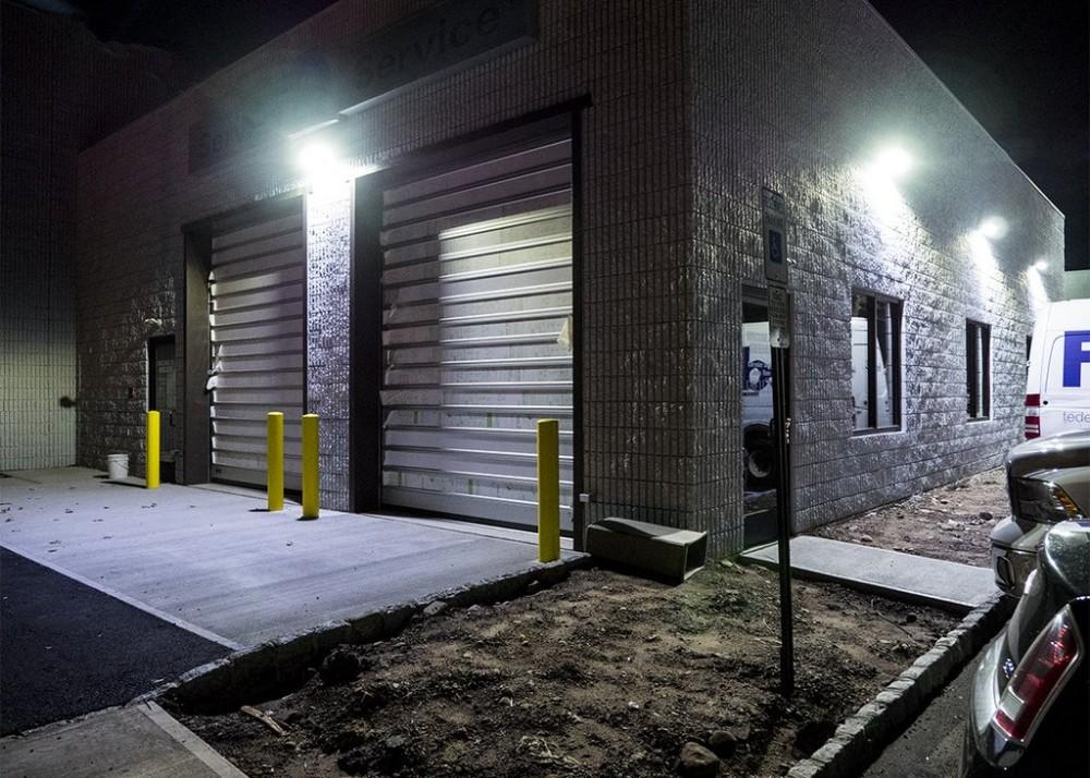 120W LED Wall Pack Light, 5700K Daylight White, Bronze Finish, 420W Equivalent, 15,194 Lumens, Forward Throw - Outdoor Security Lighting for Building Facades, Parking Lots & Warehouse Exteriors
