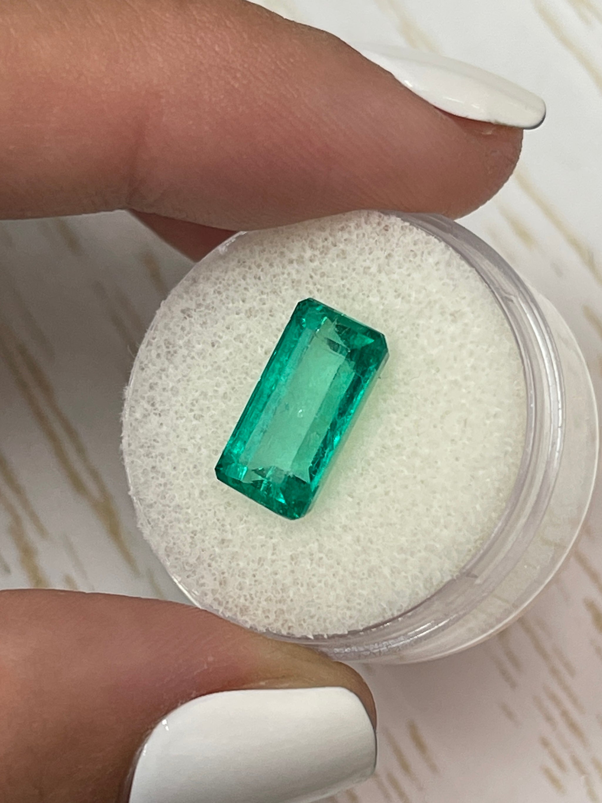 4.26 Carat Vivid Bluish Green Natural Colombian Emerald - 13x7mm Elongated Emerald Cut Loose Gemstone for Jewelry Making & Engagement Rings