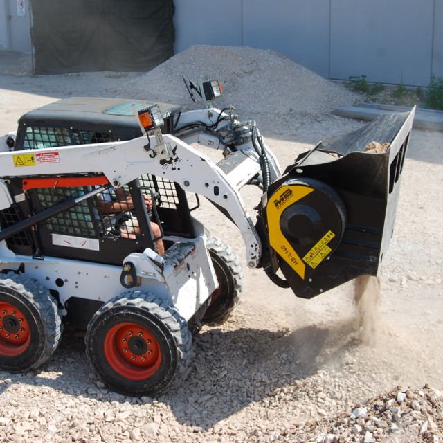 MB Crusher Bucket L140 S2 - High-Performance Crushing Attachment for Excavators - Perfect for Construction, Demolition, and Recycling Projects