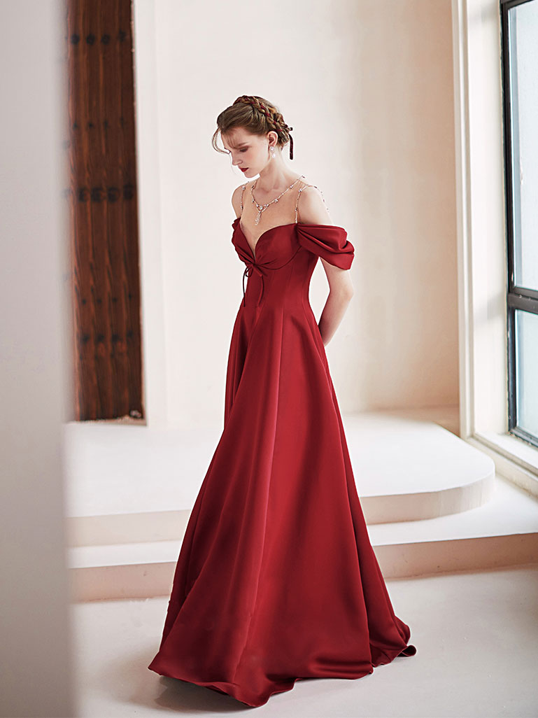 Elegant Burgundy Satin Long Prom Dress with Round Neckline - Perfect for Graduation, Formal Events & Evening Parties