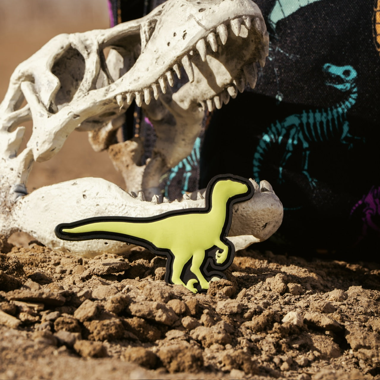 Velociraptor Dinosaur Iron-On Patch for Jackets, Backpacks & DIY Crafts - Perfect for Costumes, Cosplay & School Projects