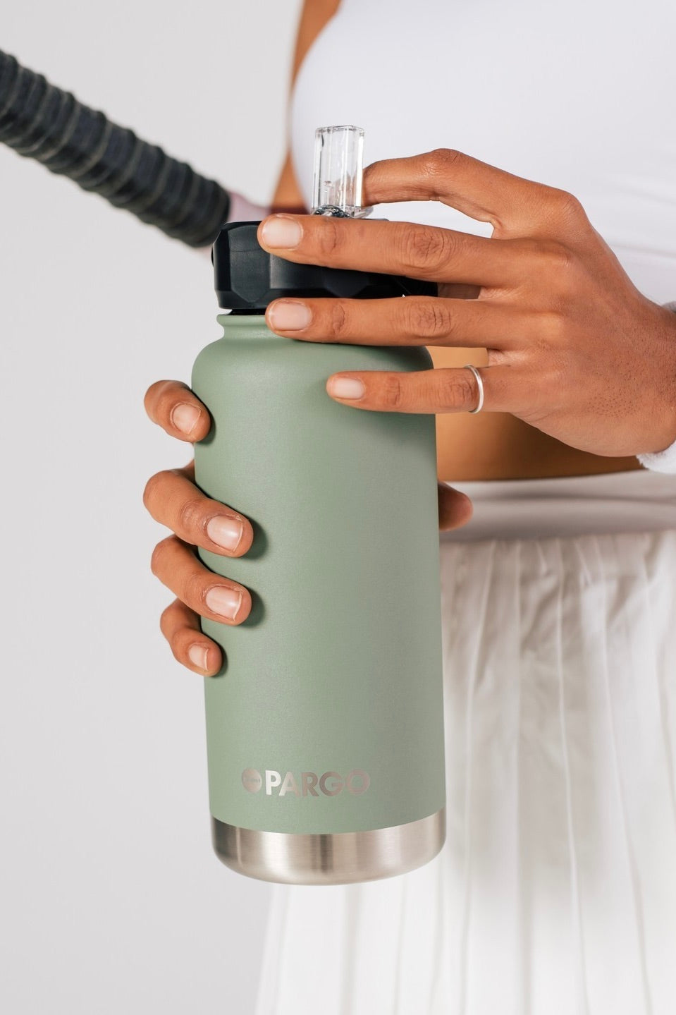 Eco-Friendly Insulated 950ml Eucalyptus Green Water Bottle with Straw Lid - Perfect for Gym, Hiking & Travel