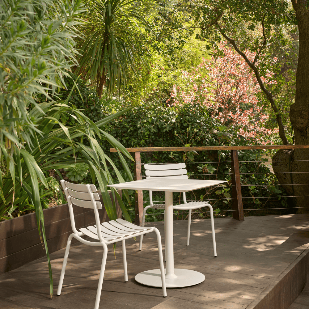 ALUA Outdoor Stackable Dining Chair Without Armrests - Patio, Garden, Poolside & Restaurant Use - Weather-Resistant Stackable Chairs for Outdoor Dining