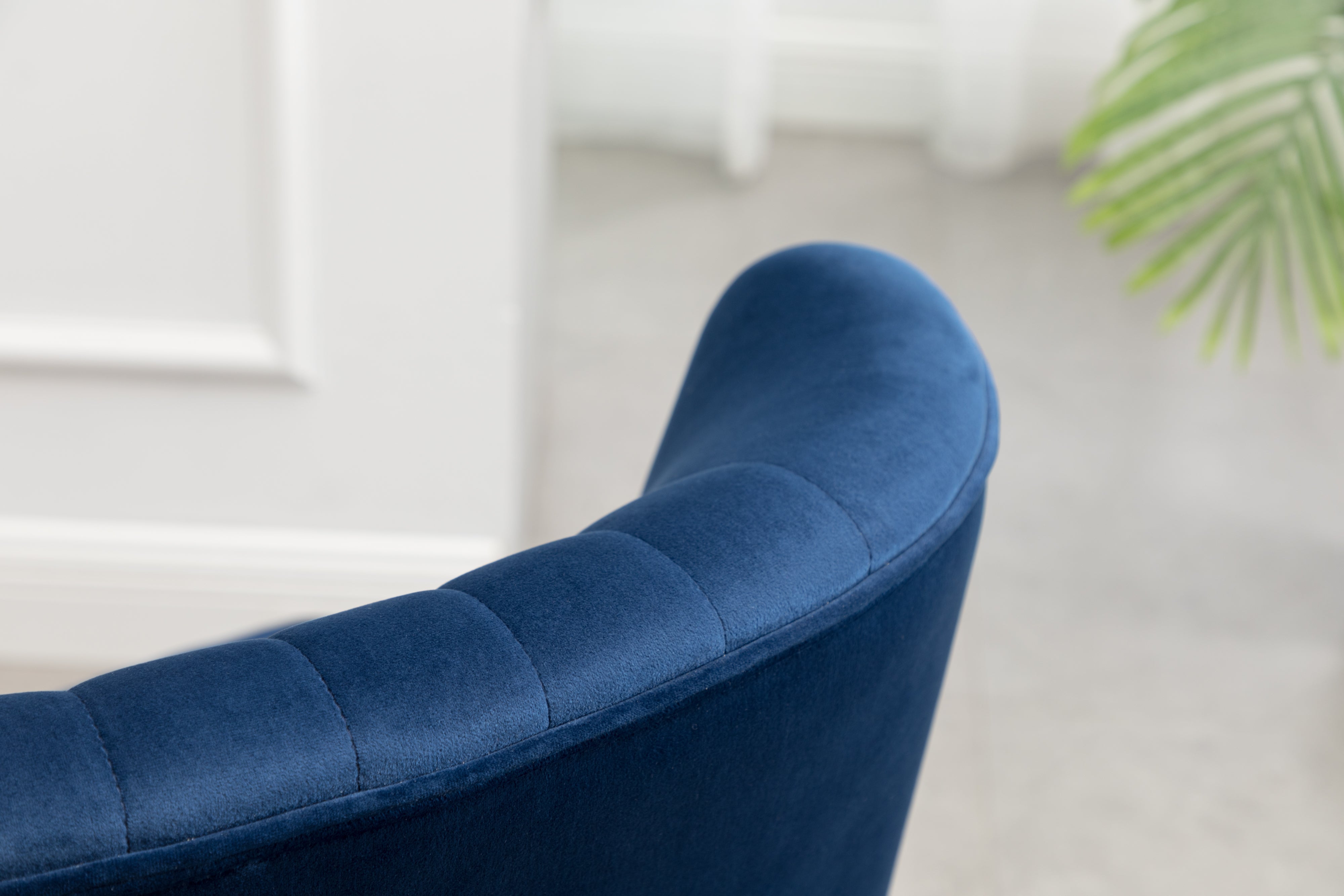 Roundhill Furniture Elon Contemporary Velvet Upholstered Accent Chair - Modern Lounge Chair for Living Room, Bedroom & Office - Soft Velvet Fabric with Sturdy Wooden Legs - Perfect for Reading Nook, Guest Seating or Home Decor