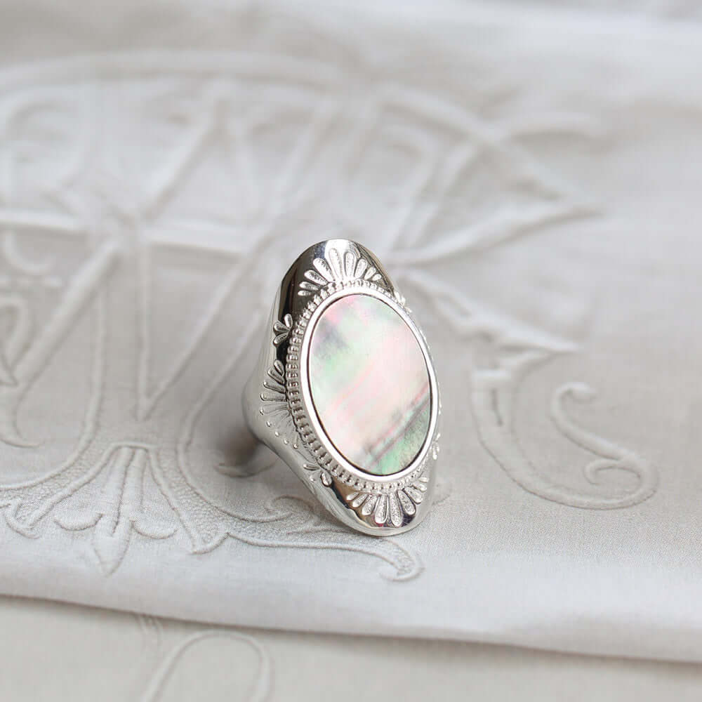 Vintage Retro Paua Abalone Shell Black Mother of Pearl Statement Ring | HJ289 | Perfect for Boho Fashion, Beach Weddings & Unique Gift Giving