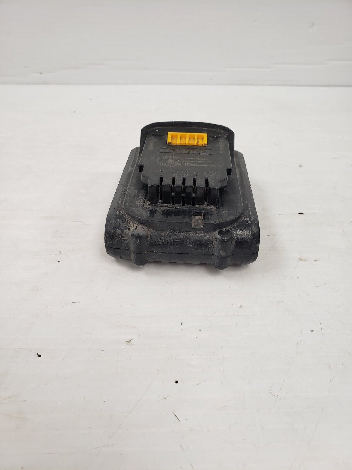 DEWALT DCB207 20V MAX Lithium-Ion Battery Pack - Compatible with DEWALT 20V Tools - Power Drills, Saws, Flashlights & More - Ideal for Construction, DIY Projects & Home Repairs