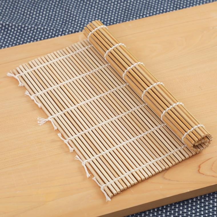 Premium Japanese Bamboo Sushi Rolling Mat - 24cm Natural Bamboo Makisu for Perfect Homemade Sushi Rolls - Ideal for Sushi Making, Rice Paper Rolls & DIY Asian Cuisine