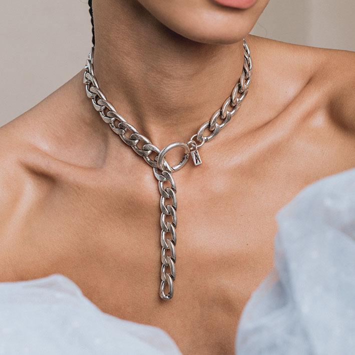 XO Chunky Chain & Circle Clasp Necklace in Silver - Trendy Layered Jewelry for Women, Perfect for Casual Outfits, Parties & Everyday Wear