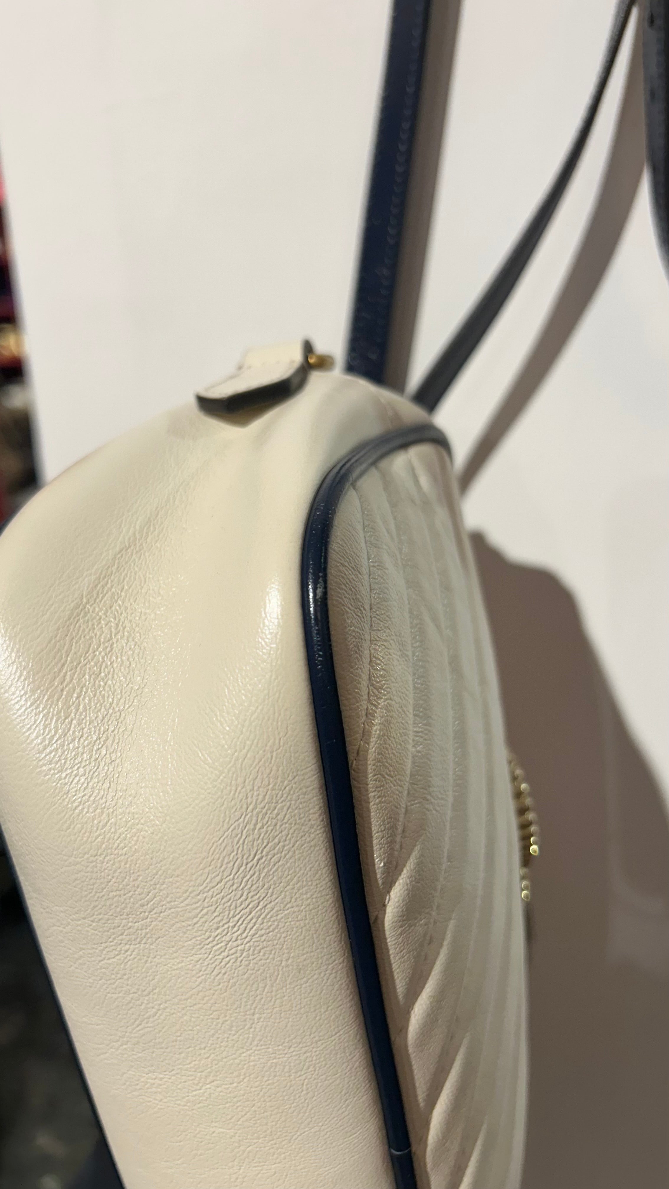 Gucci White Crossbody Bag for Women - Stylish Leather Shoulder Purse for Everyday Use, Travel & Shopping