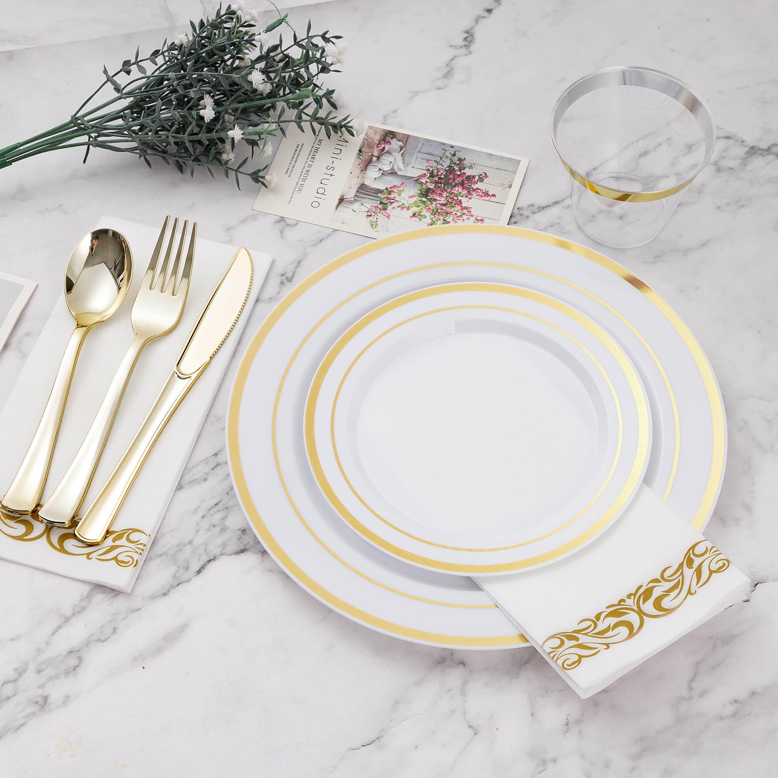 700-Piece Gold Plastic Dinnerware Set for 100 Guests - Includes 100 Dinner Plates, Dessert Plates, Silverware Sets, Cups & Napkins - Elegant Disposable Tableware for Weddings, Parties & Events