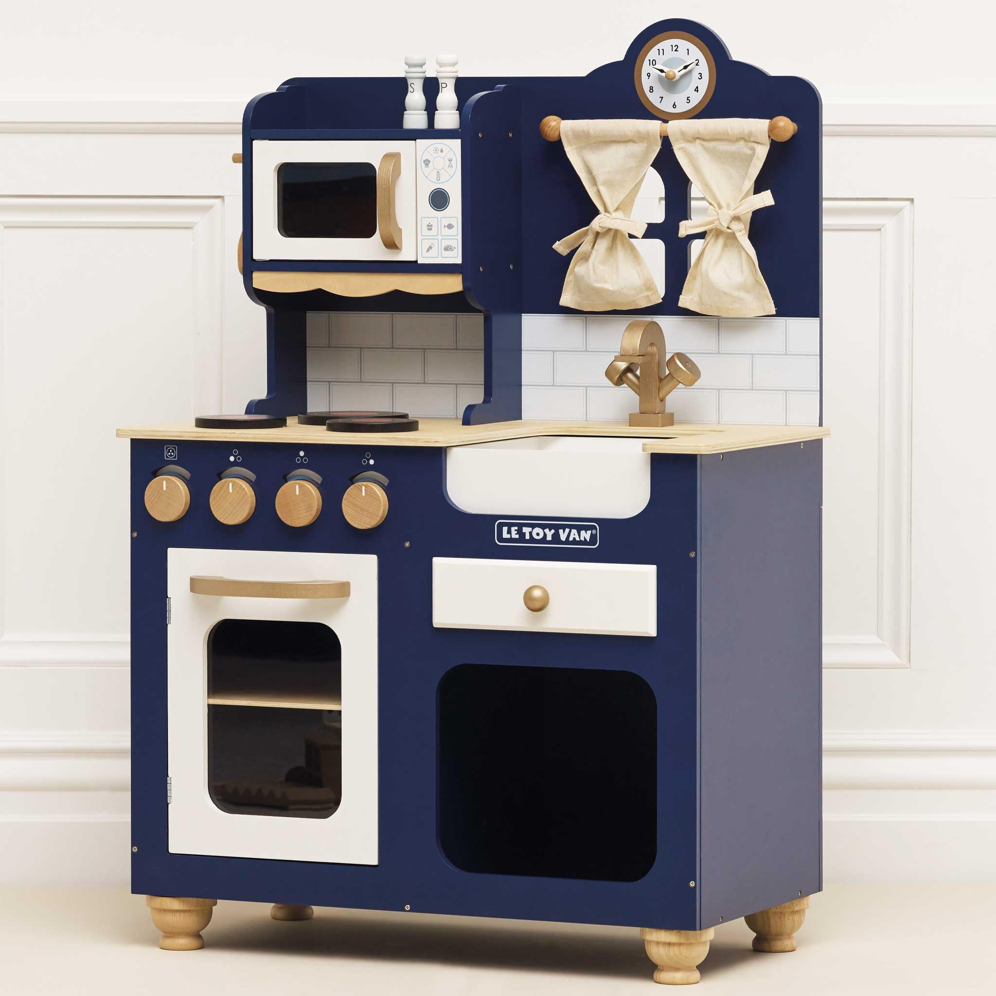 Le Toy Van Oxford Deluxe Wooden Toy Kitchen Set for Kids Ages 3+ | Pretend Play Cooking Station with Realistic Features | Perfect for Preschool Playrooms & Birthday Gifts