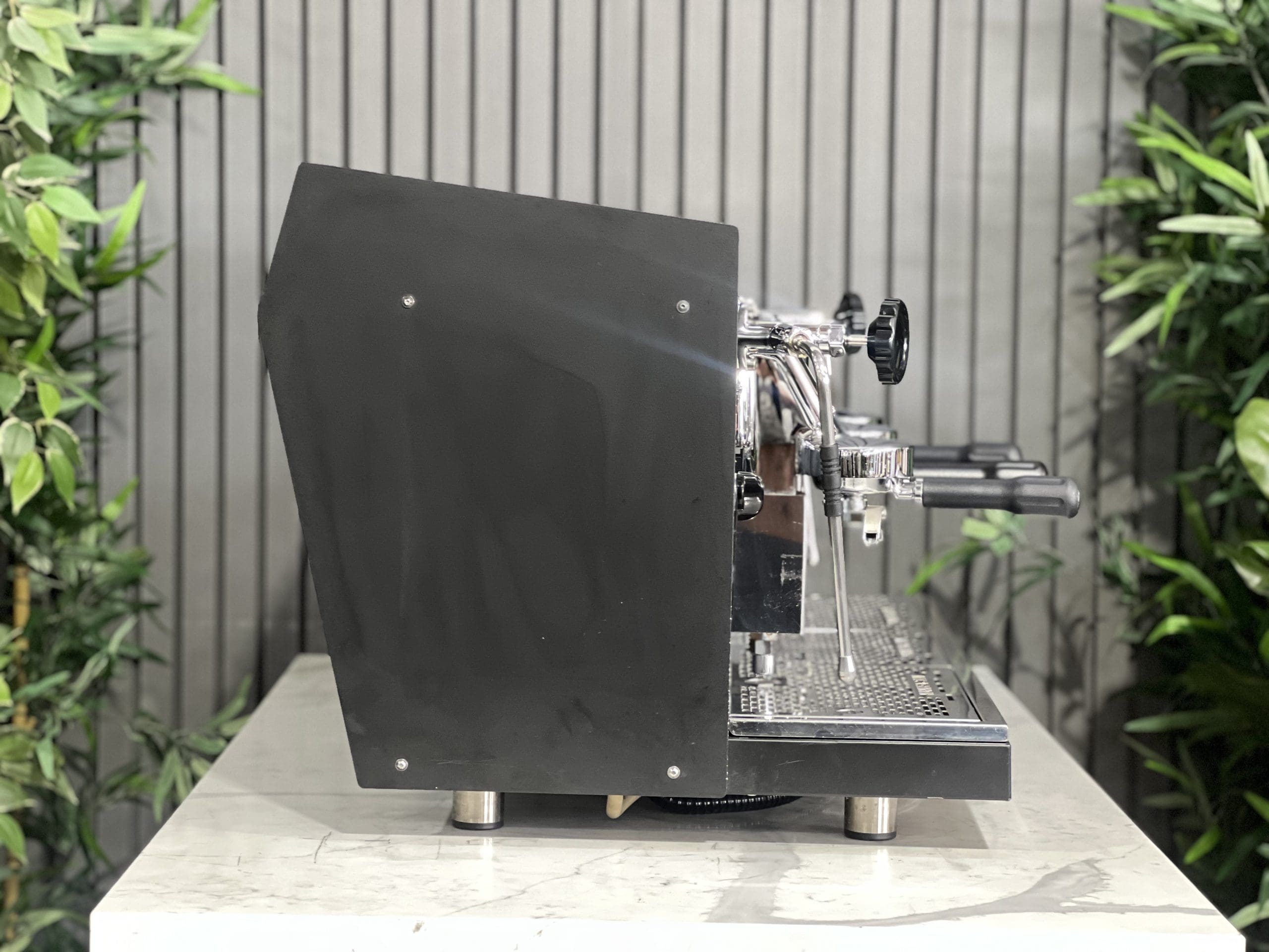Brugnetti Giulia Manufactum 3 Group Black Commercial Espresso Machine - Professional Coffee Maker for Cafes, Restaurants & Offices