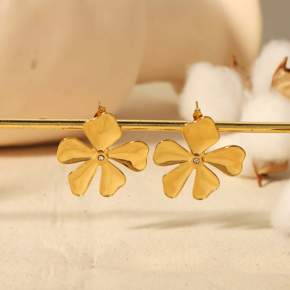 18K Gold Plated Five Leaf Large Flower Stud Earrings for Women - Elegant Floral Fashion Jewelry Gift for Birthday, Anniversary & Special Occasions | JDE041