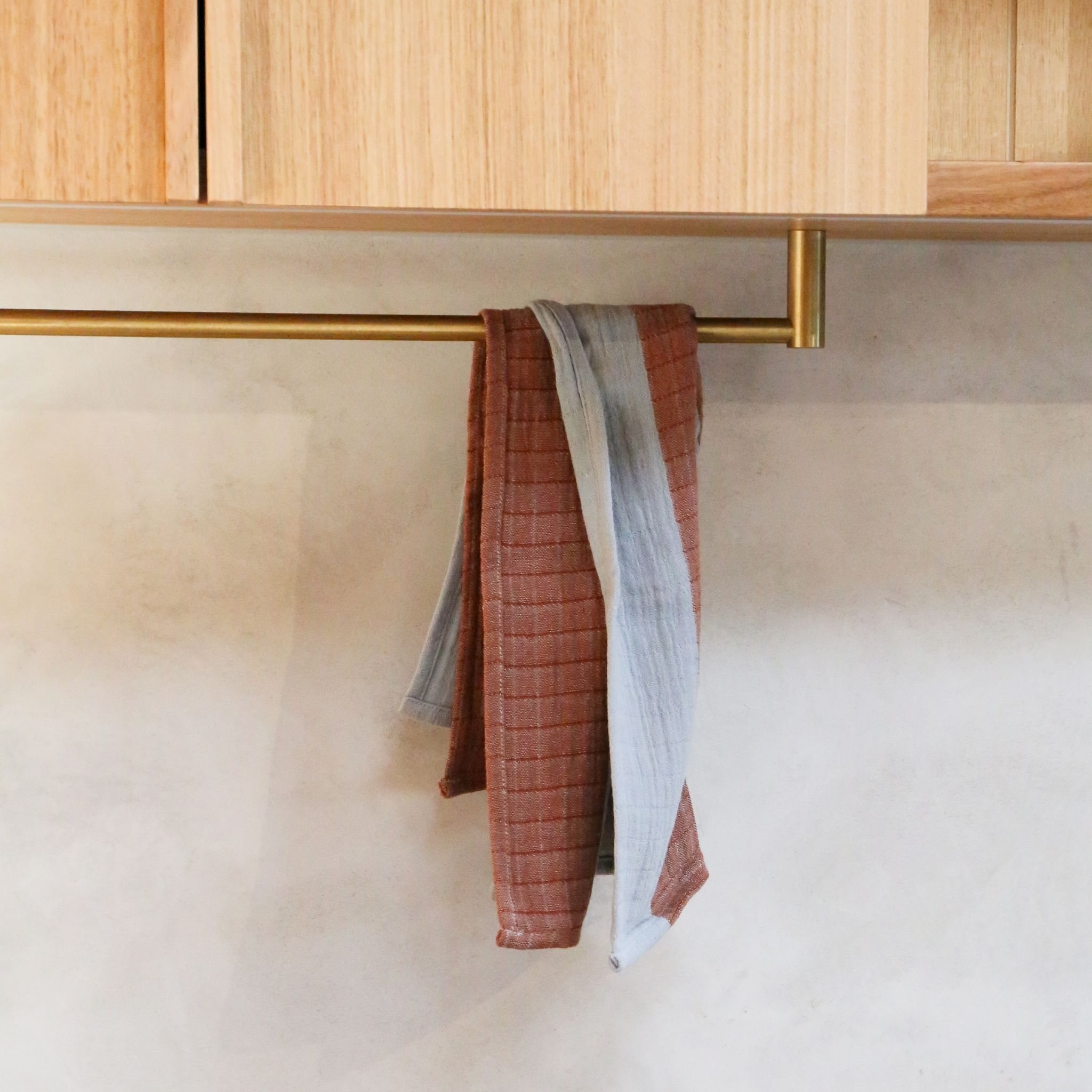 DESIGNSTUFF Striped Muslin Tea Towel - Absorbent & Durable Kitchen Towel for Drying Dishes & Hands, Mist/Cappuccino - Perfect for Kitchen, Dining & Hosting Gifts