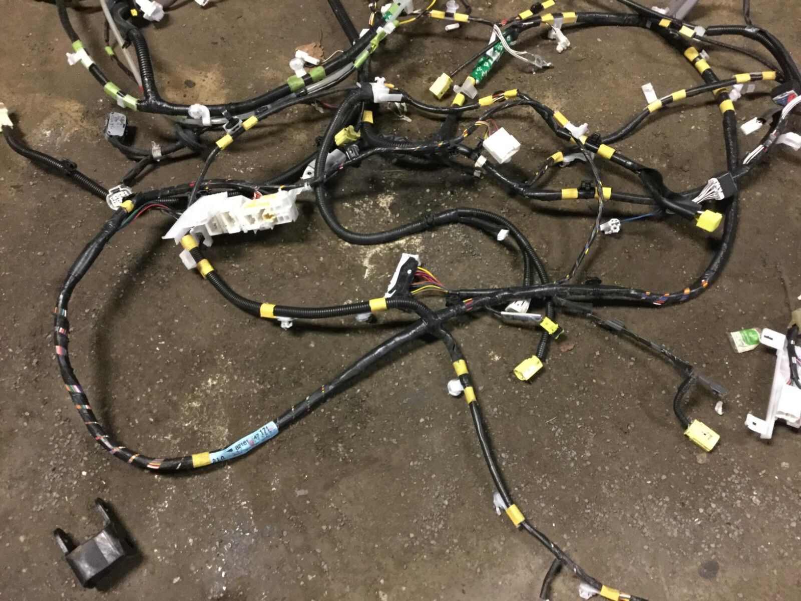 2004-2009 Toyota Prius OEM Body Interior Full Dash Wire Wiring Harness - Compatible with 2nd Gen Prius Models for Dashboard & Electrical System Repairs