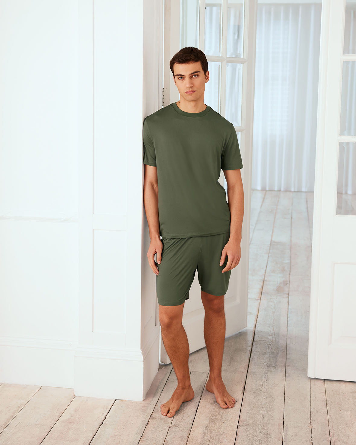 Comfortable Women's Crew Neck Short Sleeve Pajama Set - Soft Sleepwear in Sage Green for Relaxing at Home or Lounging