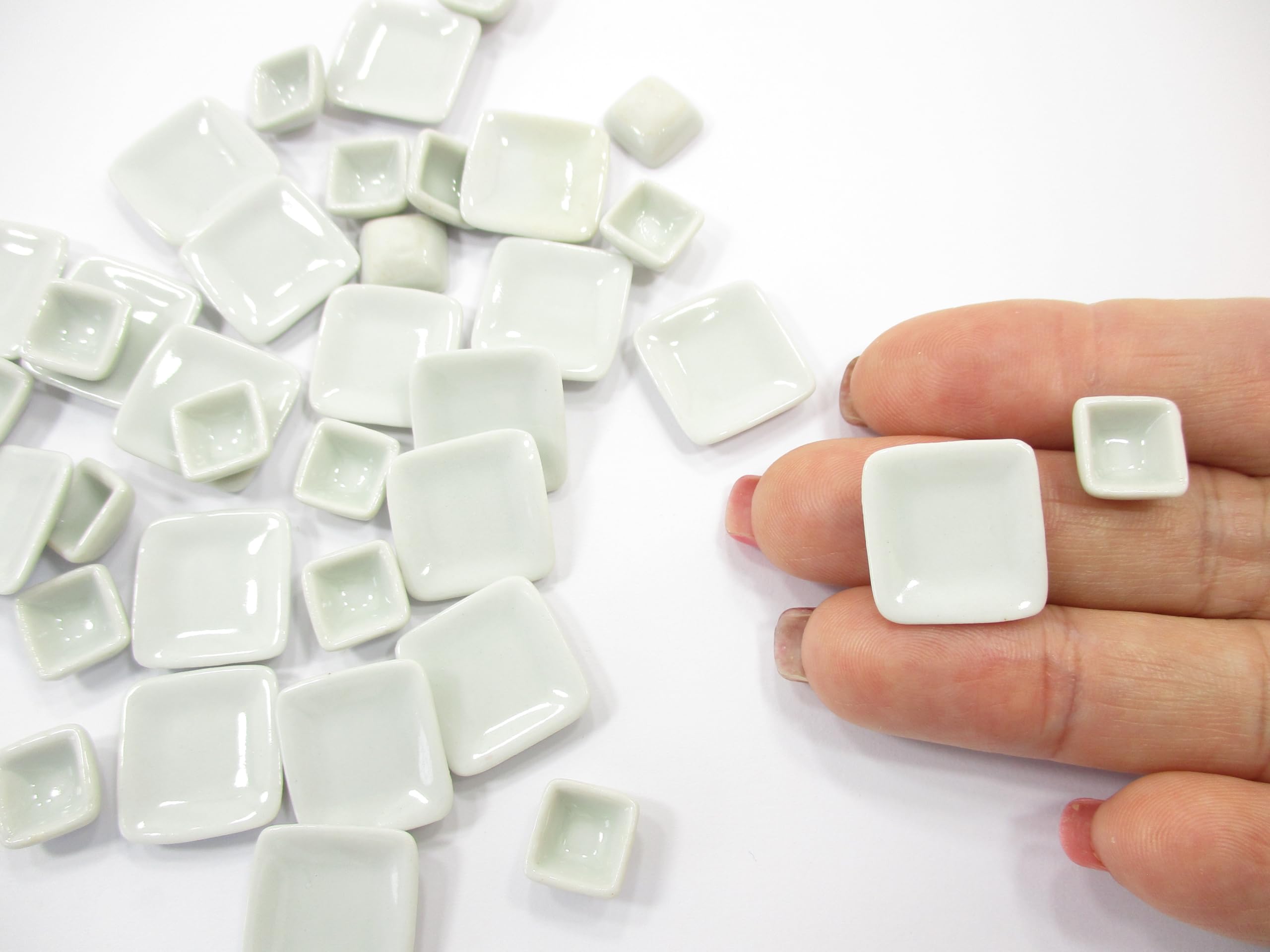 20-Piece White Ceramic Miniature Square Plates & Bowls Set for Dollhouse - Perfect for Miniature Displays, DIY Crafts, and Tea Party Scenes