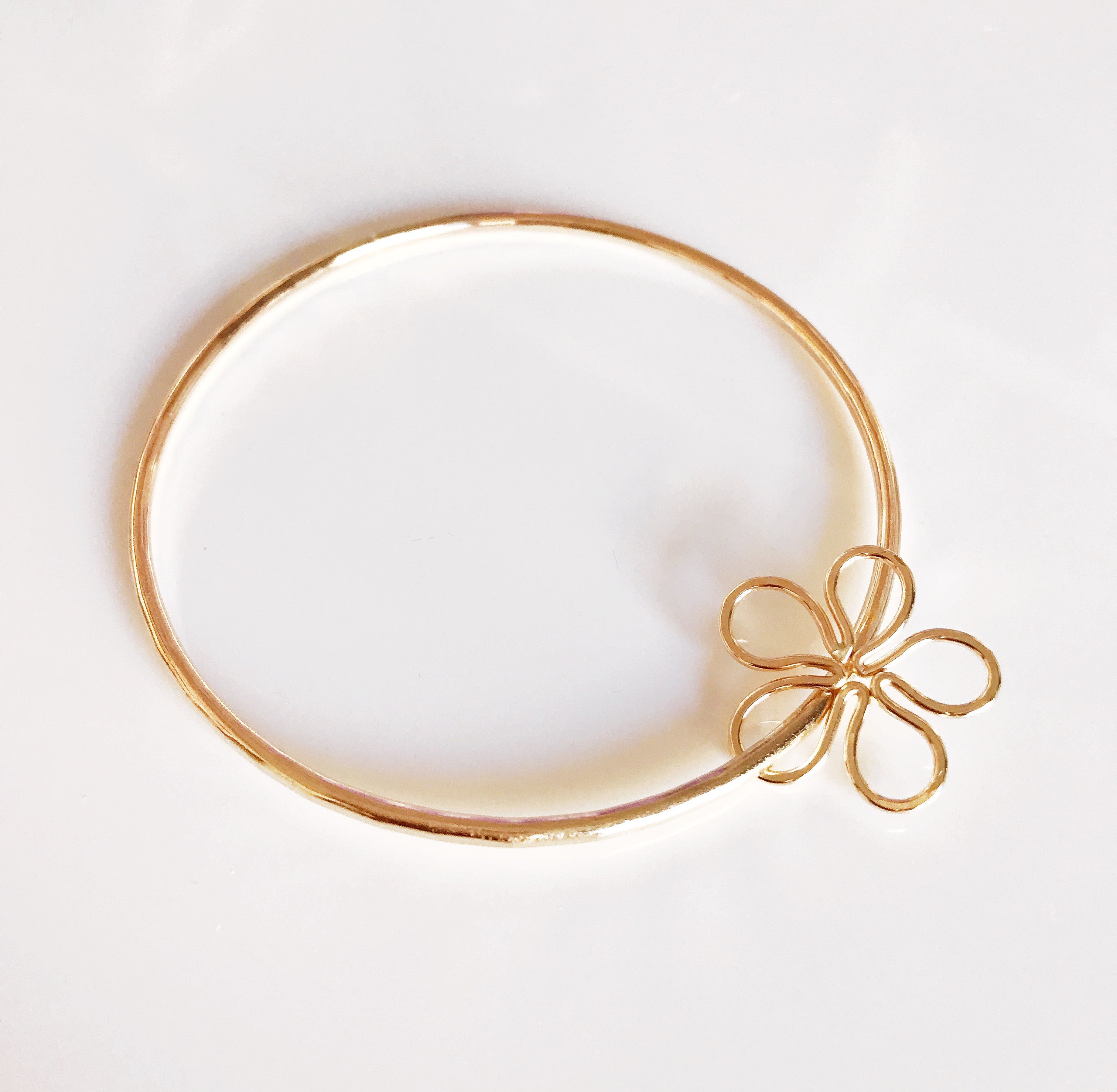 Bangle Plumeria (B326) - Stylish Floral Bangle Bracelet for Women, Perfect for Beach, Summer, and Boho Fashion