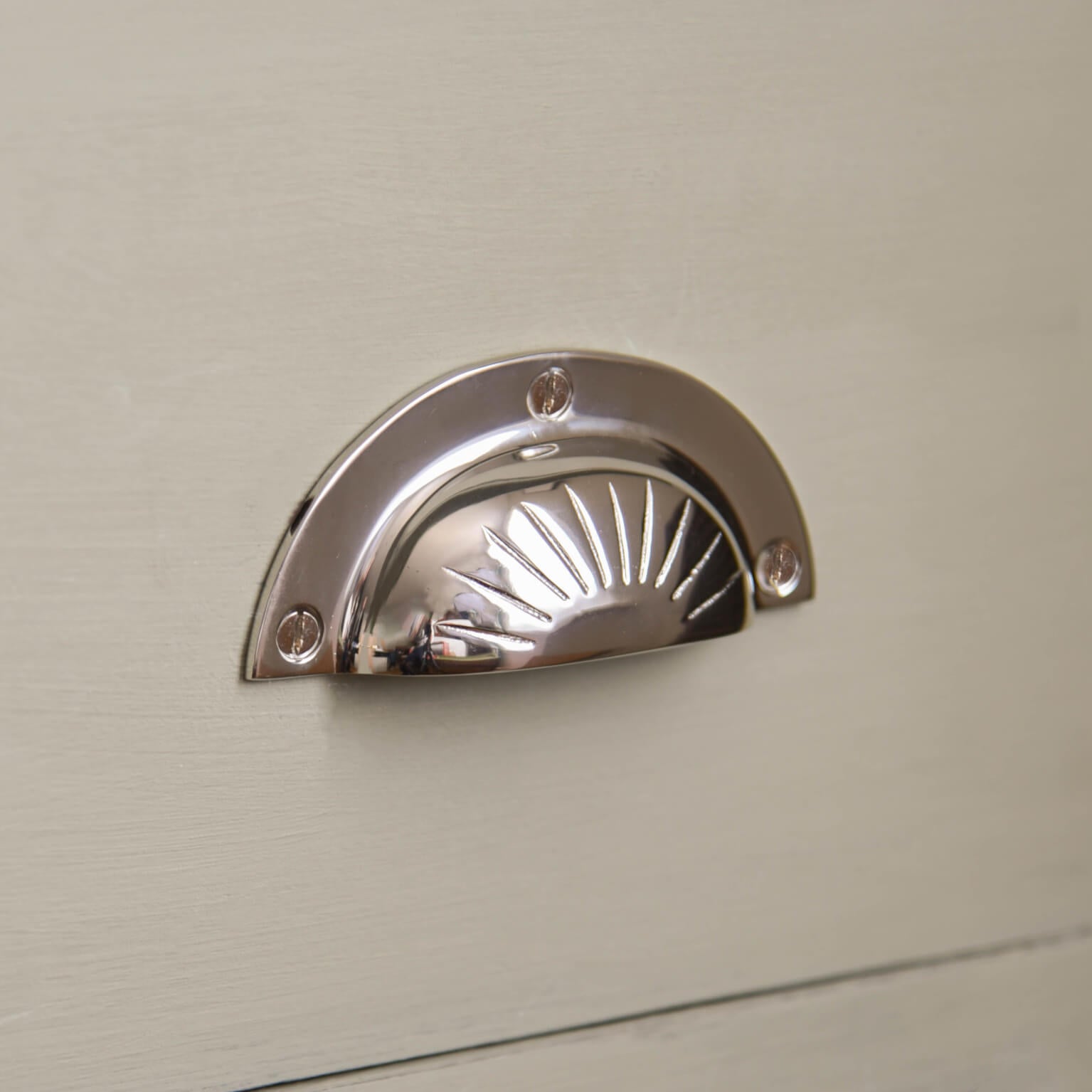 Polished Nickel Curved Fluted Drawer Handle - Elegant Cabinet Pulls for Kitchen & Bathroom - Perfect for Modern Home Decor & Furniture Upgrade