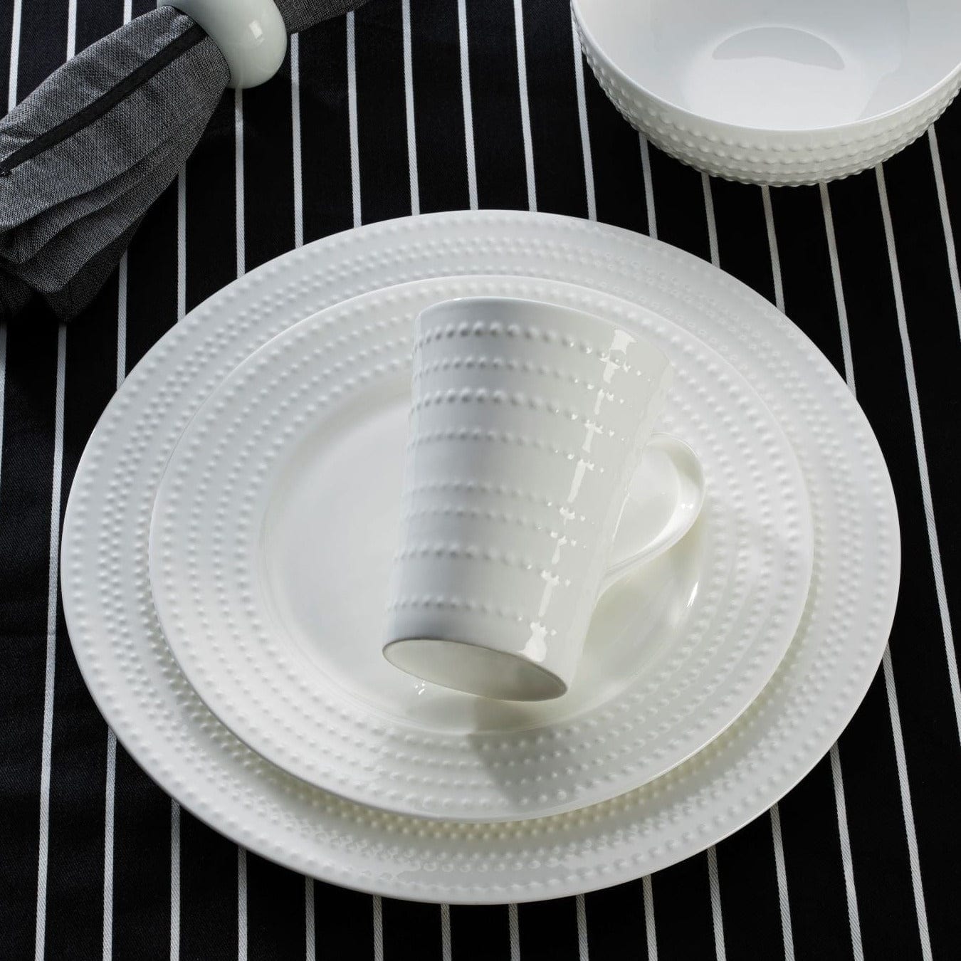 Nellie 16-Piece Dinnerware Set - Porcelain Plates, Bowls & Mugs - Elegant Dinner Set for Family Dining, Parties & Entertaining