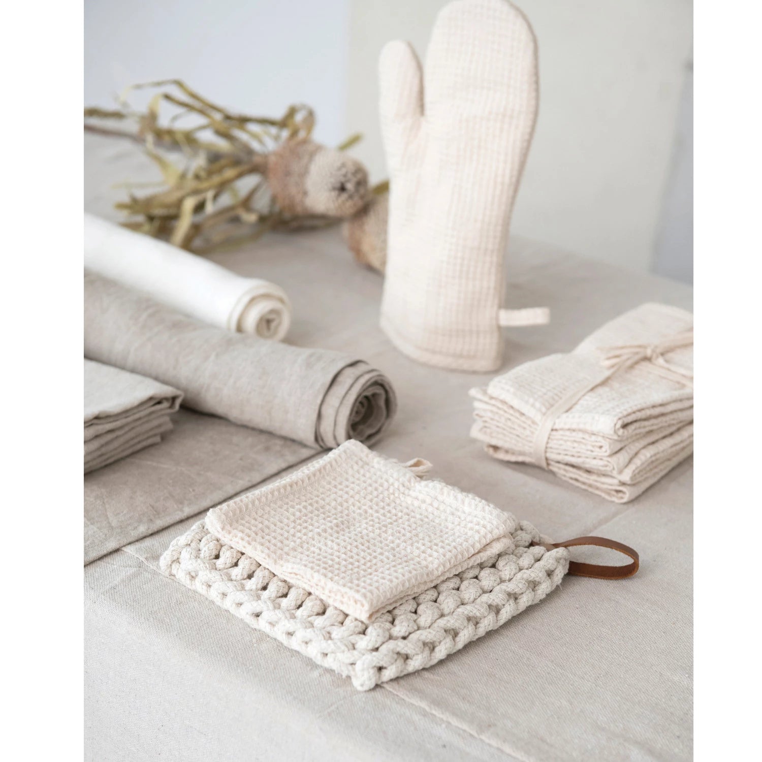 Premium Heat-Resistant Oven Mitts in Cream - Soft & Durable Kitchen Gloves for Baking, Grilling, and Cooking - Perfect for Home Chefs & BBQ Enthusiasts