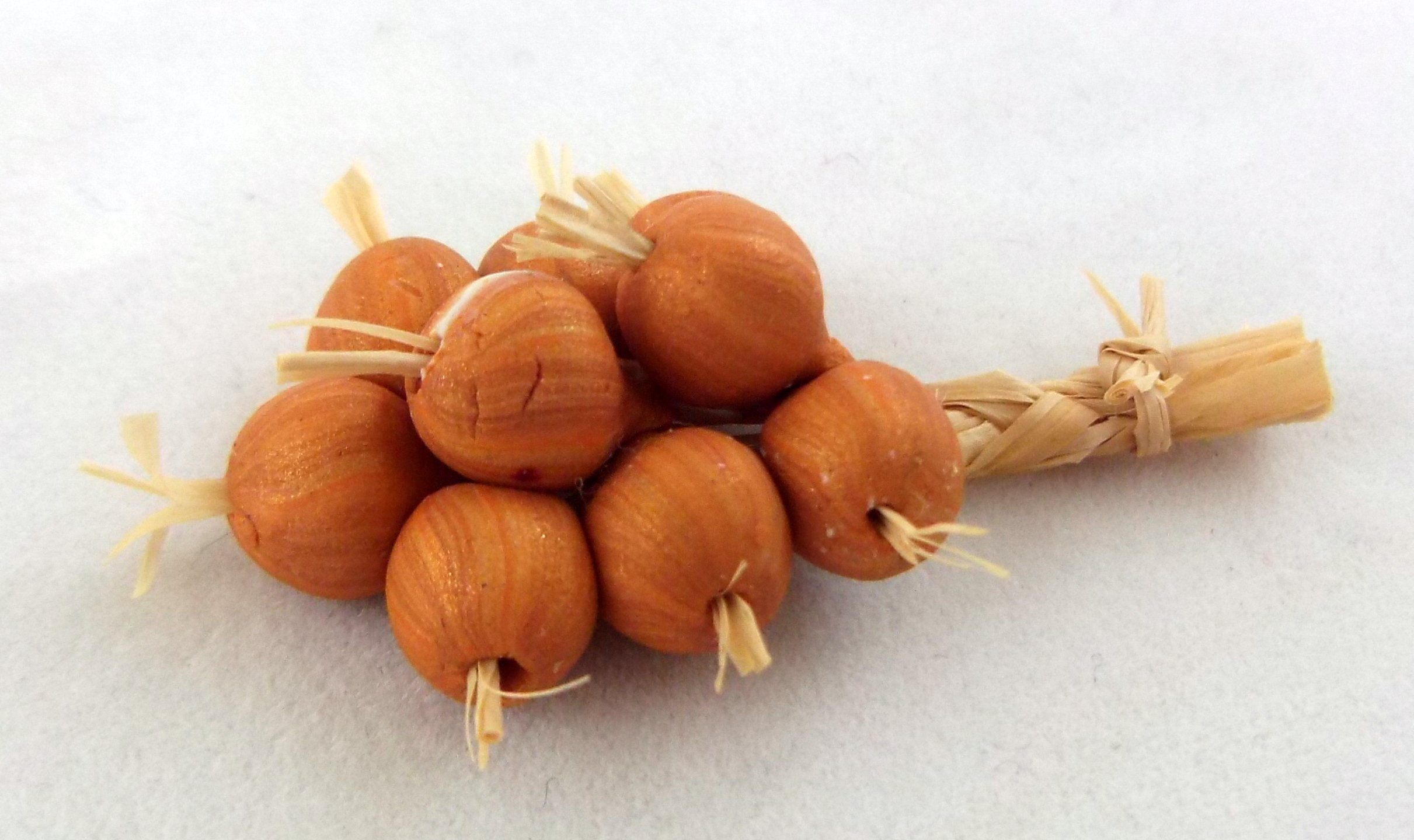 Handmade Miniature Greengrocer Shop Accessory - Rope String of Onions for Dollhouse & Model Kitchen Decor | Perfect for DIY Crafts, Fairy Gardens & Miniature Displays