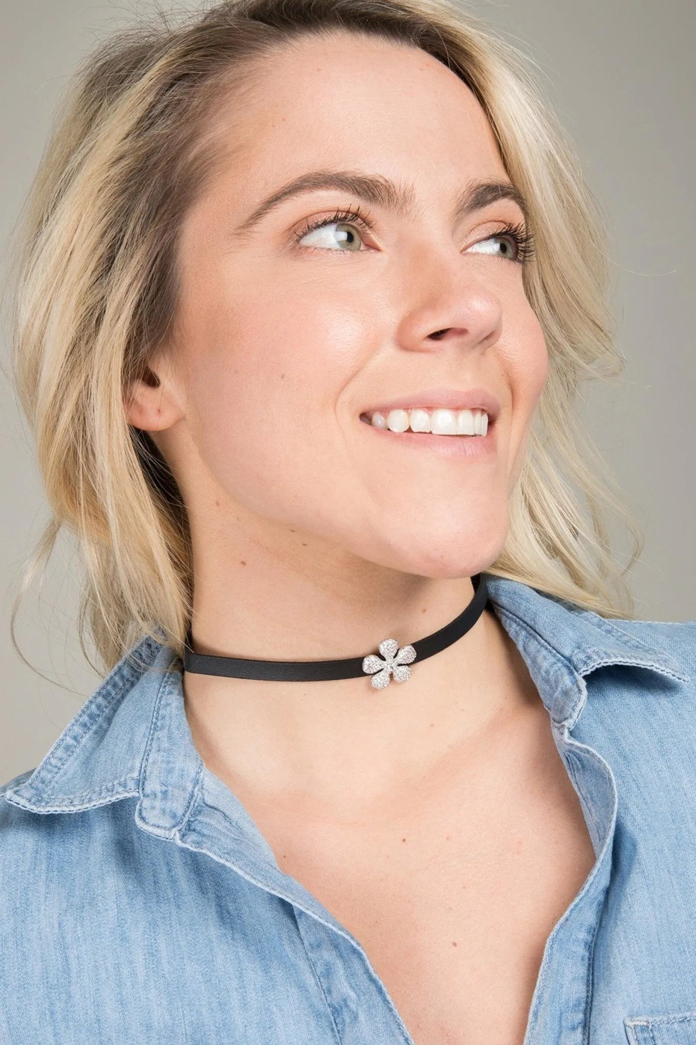 Elegant Crystal Flower Charm Choker Necklace for Women - Dainty Bohemian Jewelry for Parties, Weddings & Date Nights