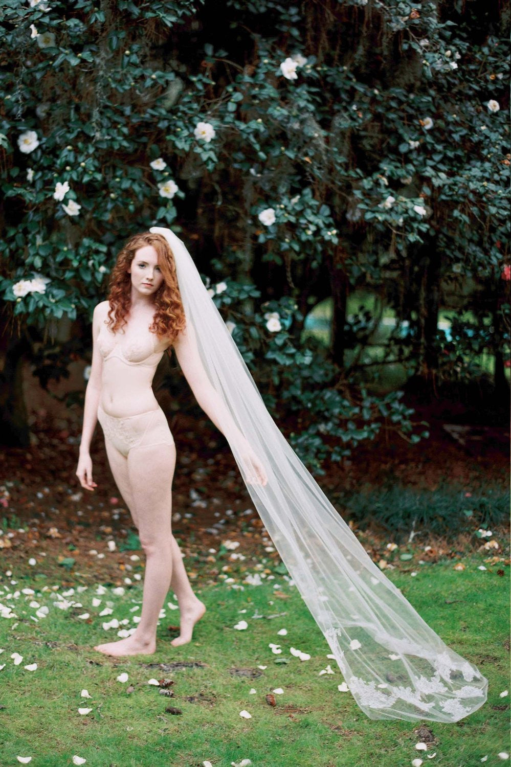 Ivory Eliza Tulle and French Lace Bridal Veil - Elegant Wedding Accessory for Bride, Bridesmaids & Formal Occasions