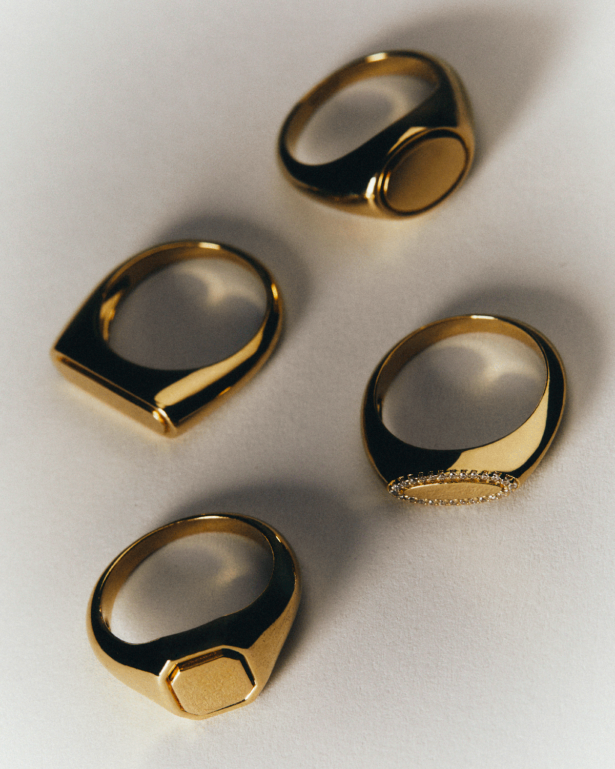 GRID TEC CREA OCTET Gold Ring for Men Women - Stackable Minimalist Geometric Jewelry - Perfect for Everyday Wear, Gifts & Special Occasions