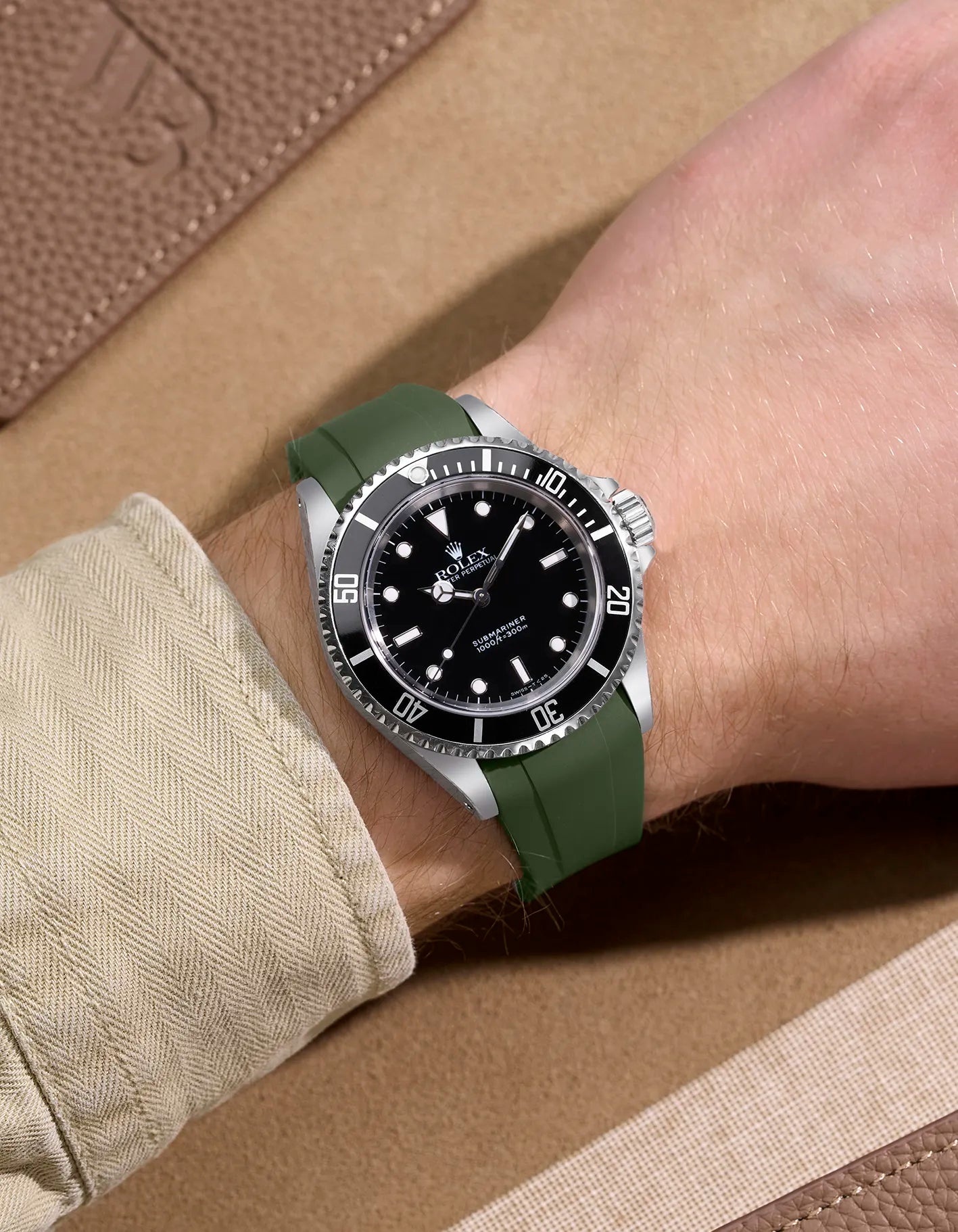 High-Quality FKM Rubber Watch Band with Original Clasp - Compatible with Rolex Submariner 16610 & 14060 Models | Durable, Waterproof Replacement Strap for Diving, Swimming & Outdoor Activities