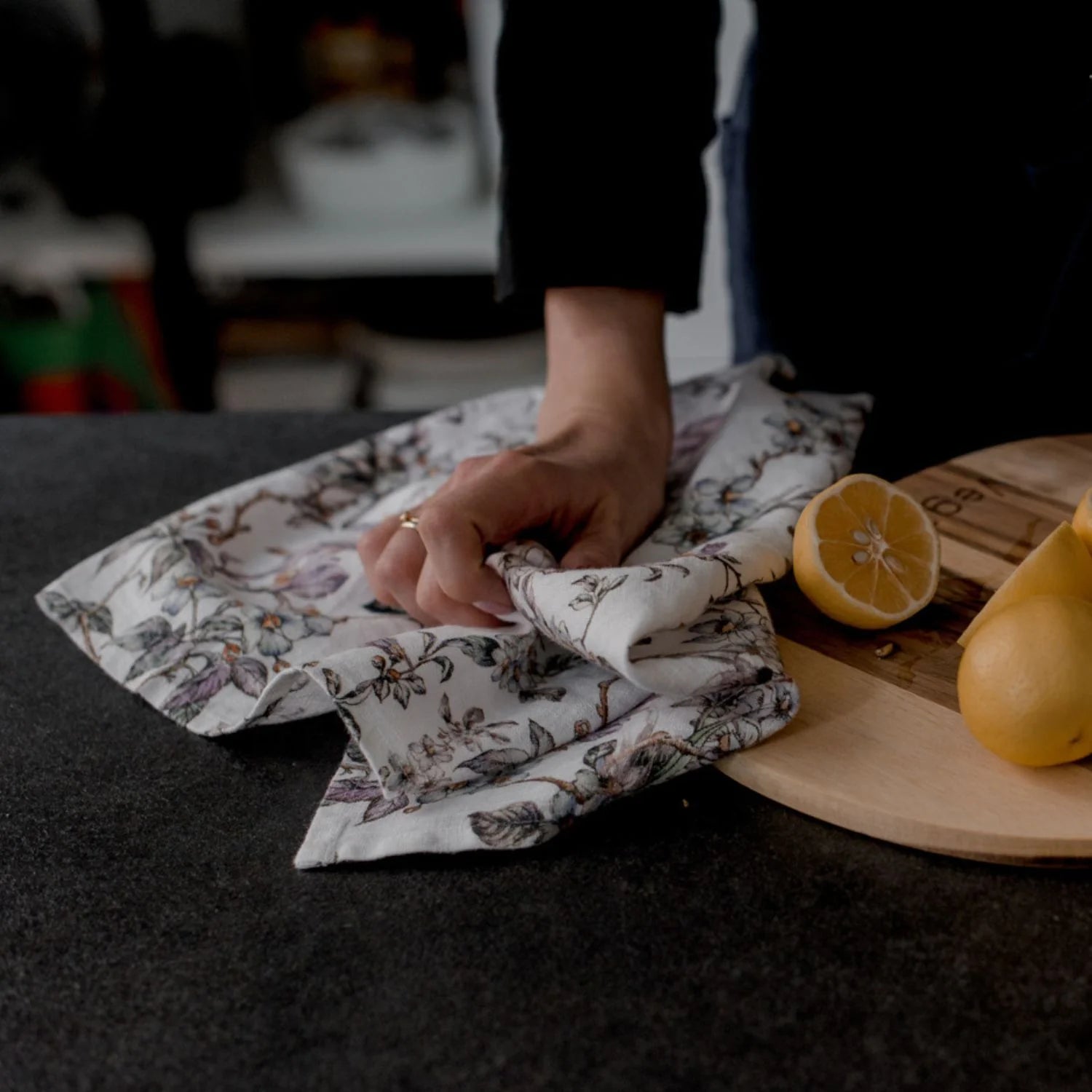 Premium 100% Linen Tea Towel with Bird Design - Soft, Absorbent & Eco-Friendly Kitchen Towel for Drying Dishes, Cleaning & Decor - Perfect for Home, Kitchen & Gift Giving