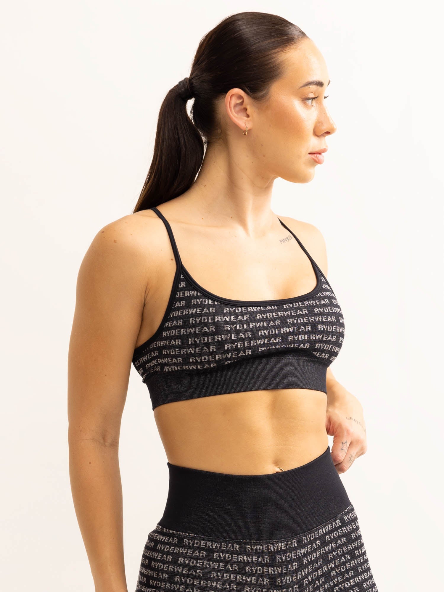 Logo Lux Seamless Sports Bra for Women - High Support Workout Top - Black - Perfect for Yoga, Running & Gym