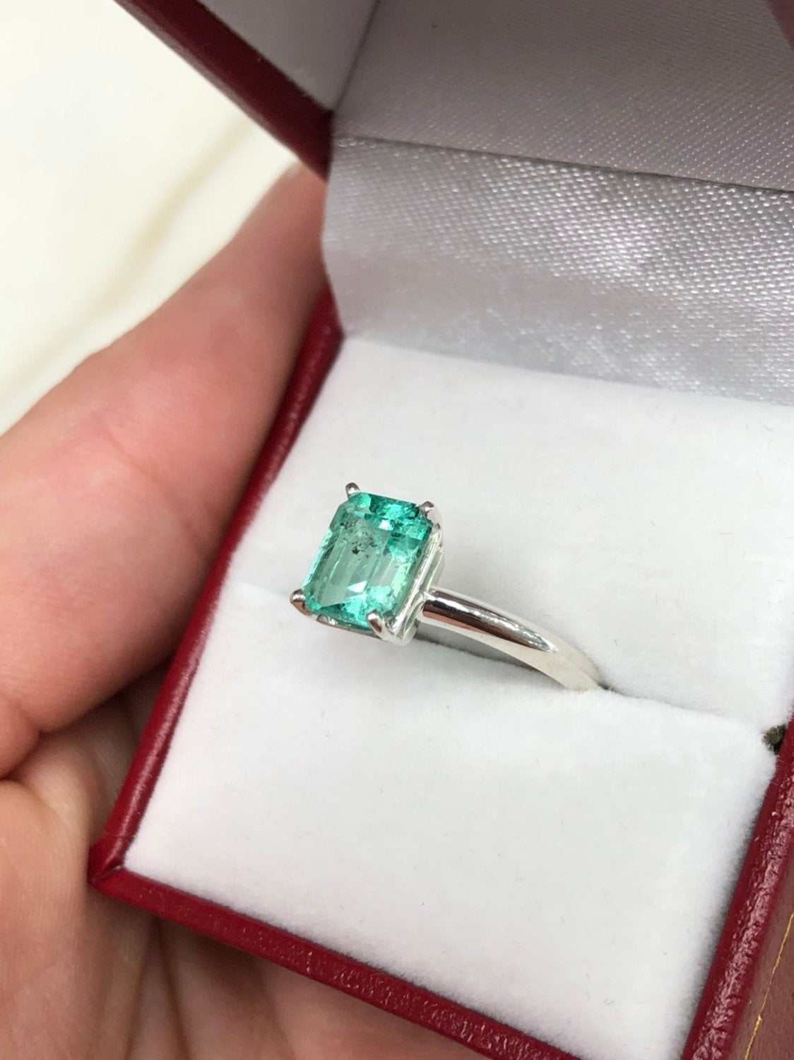 1.50 Carat Natural Emerald Solitaire Engagement Ring in 925 Sterling Silver - Perfect for Proposals, Anniversaries & Romantic Occasions