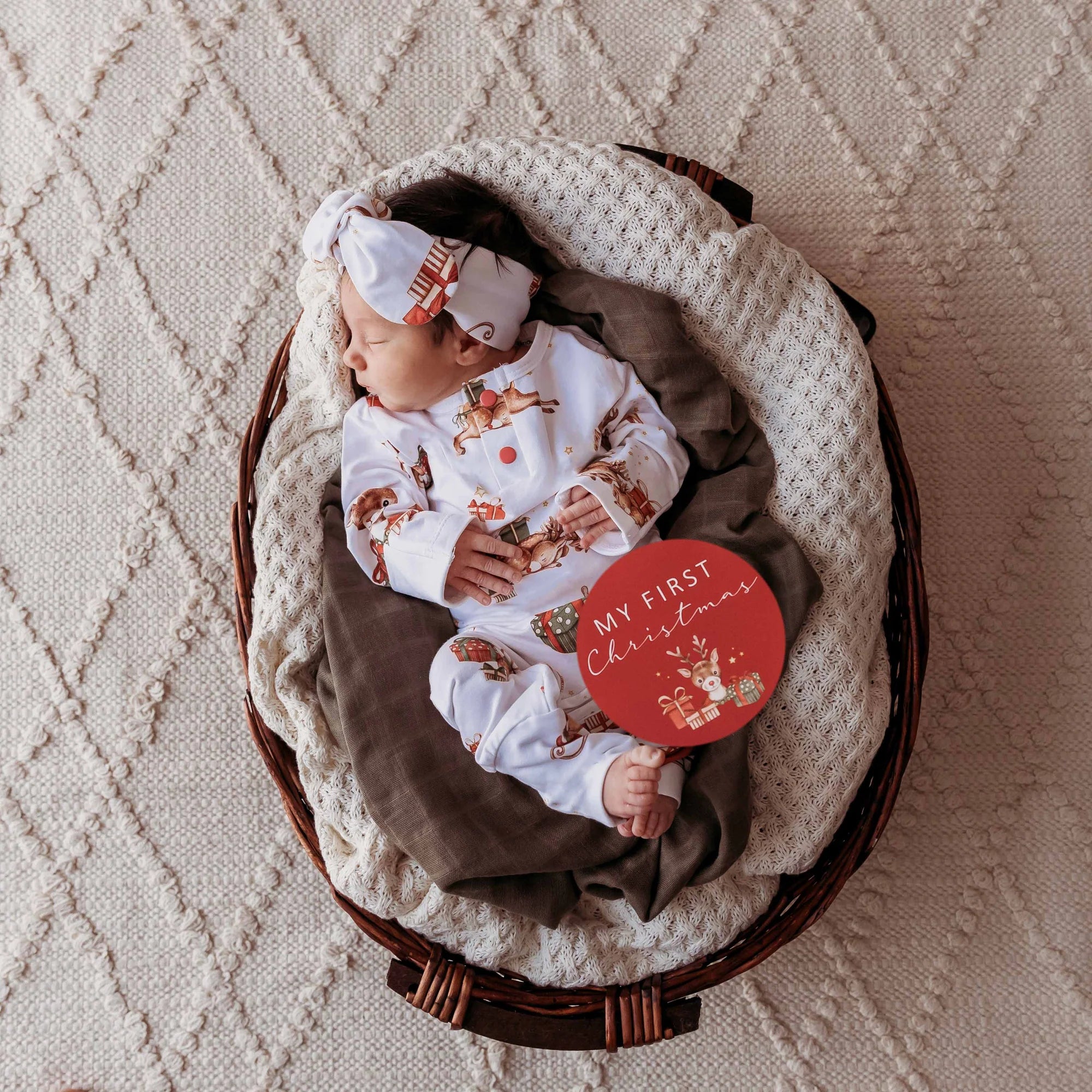 Organic Baby Growsuit with Reindeer Print - Size 00 (Newborn) - Soft & Snug for Winter Sleepwear, Christmas Outfits & Cozy Family Photos