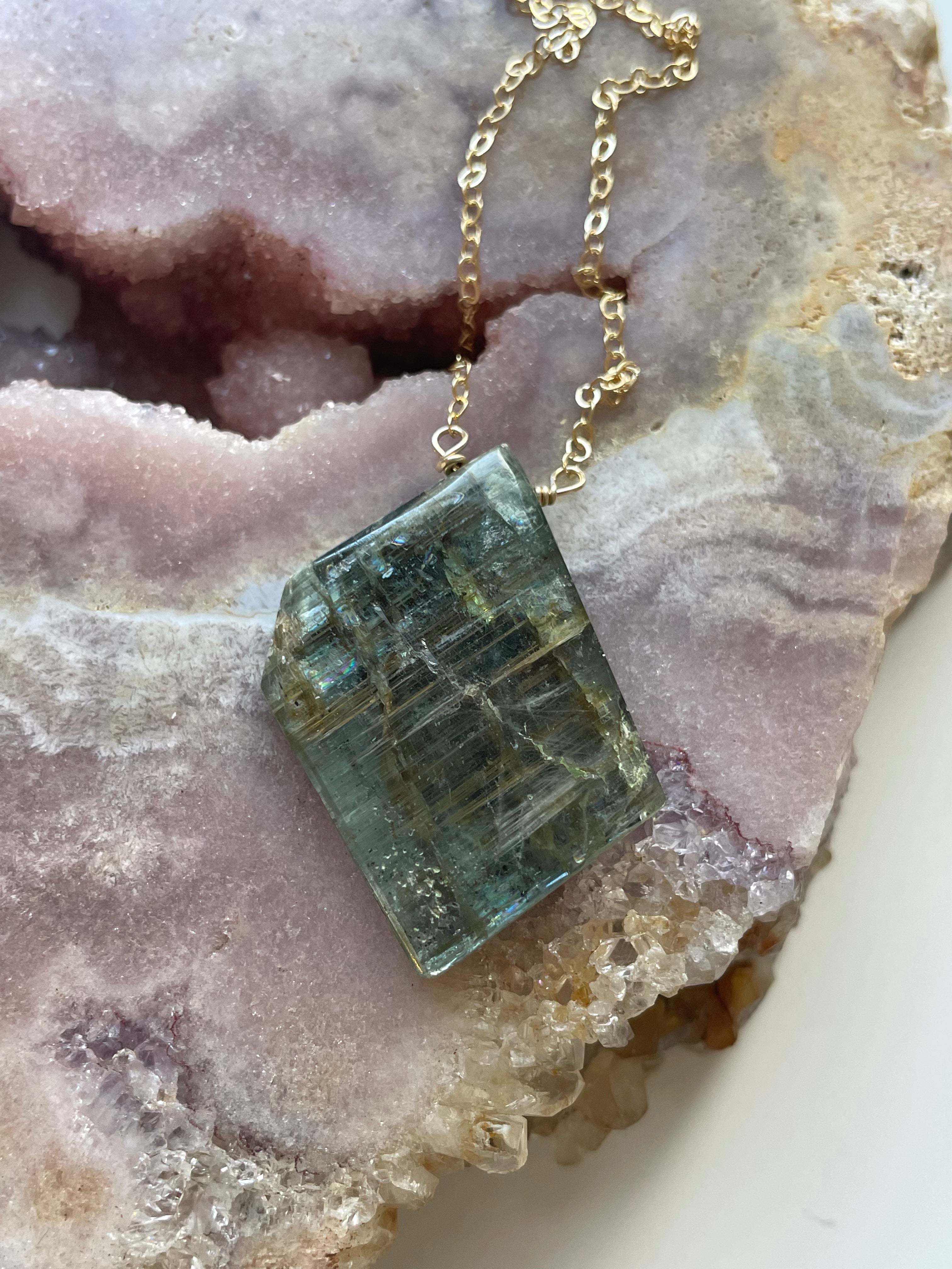 Natural Blue Kyanite Gemstone Pendant Necklace for Women - Healing Crystal Jewelry for Meditation & Energy Balancing - Perfect for Yoga, Spiritual Gifts & Everyday Wear