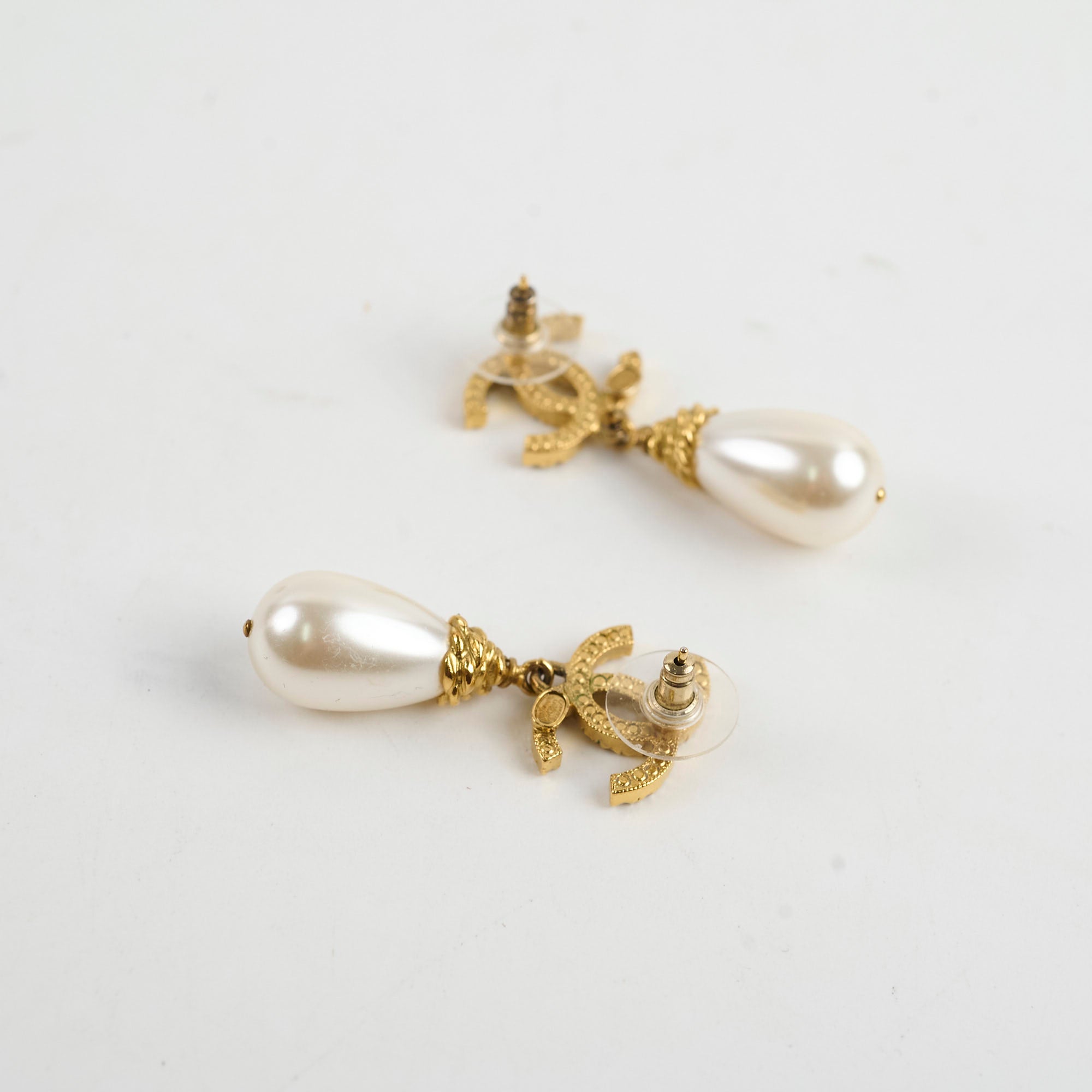 Chanel CC Logo Pearl Drop Earrings - Fashion Costume Jewelry for Women | Elegant Party, Wedding & Evening Wear Accessories
