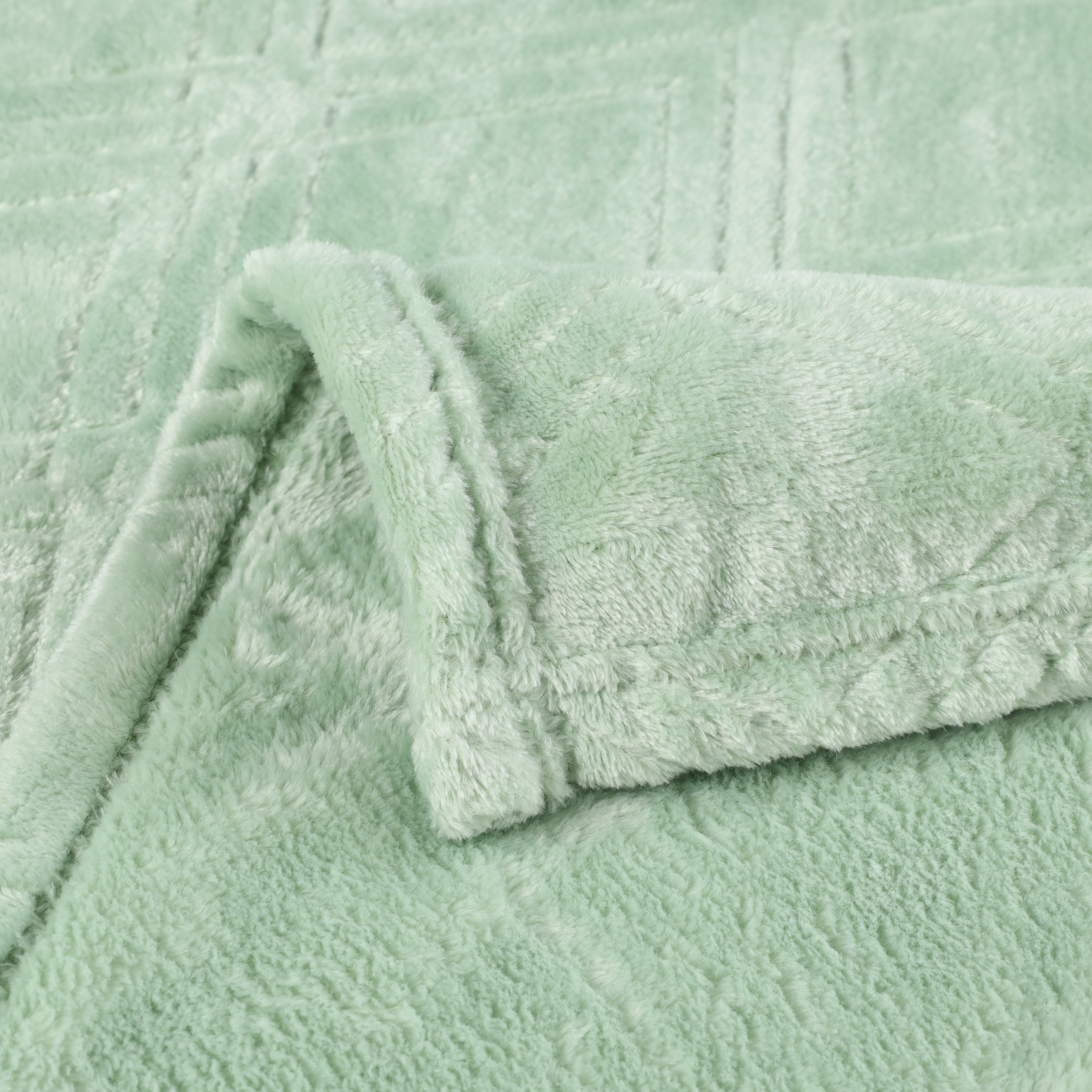 Premium Alaska Diamond Plush Fleece Blanket - Ultra Soft & Cozy Throw for Bed, Sofa, and Travel - Warm Winter Blanket for Home, Office, and Camping