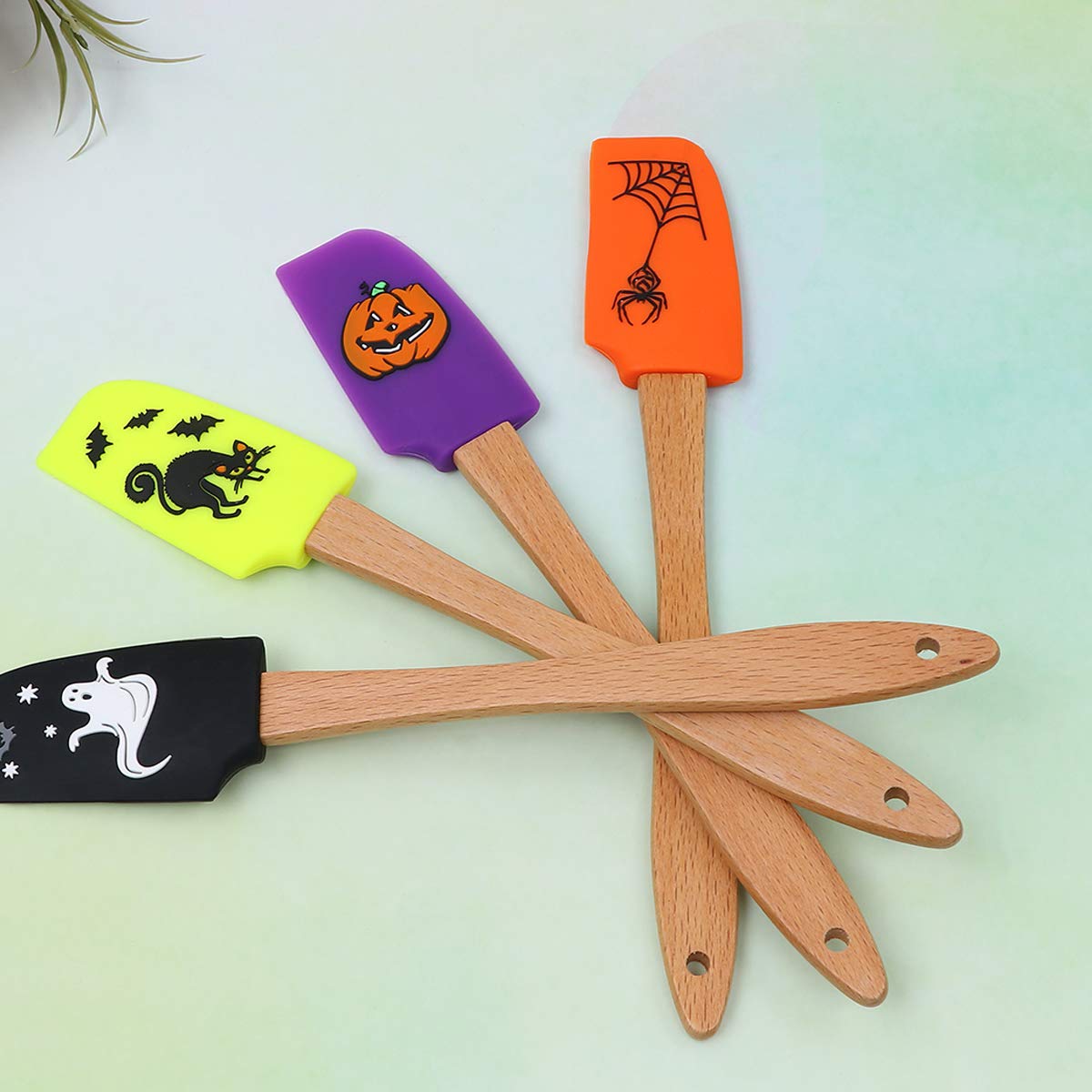 4-Piece Halloween Silicone Spatula Set - Scraper, Icing Spatula, Turner & Mini Spatula for Baking, Cooking & Cake Decorating - Non-Stick, Heat-Resistant & Child-Safe Kitchen Utensils - Perfect for Halloween Treats, Pumpkin Carving & Spooky Baking Fun