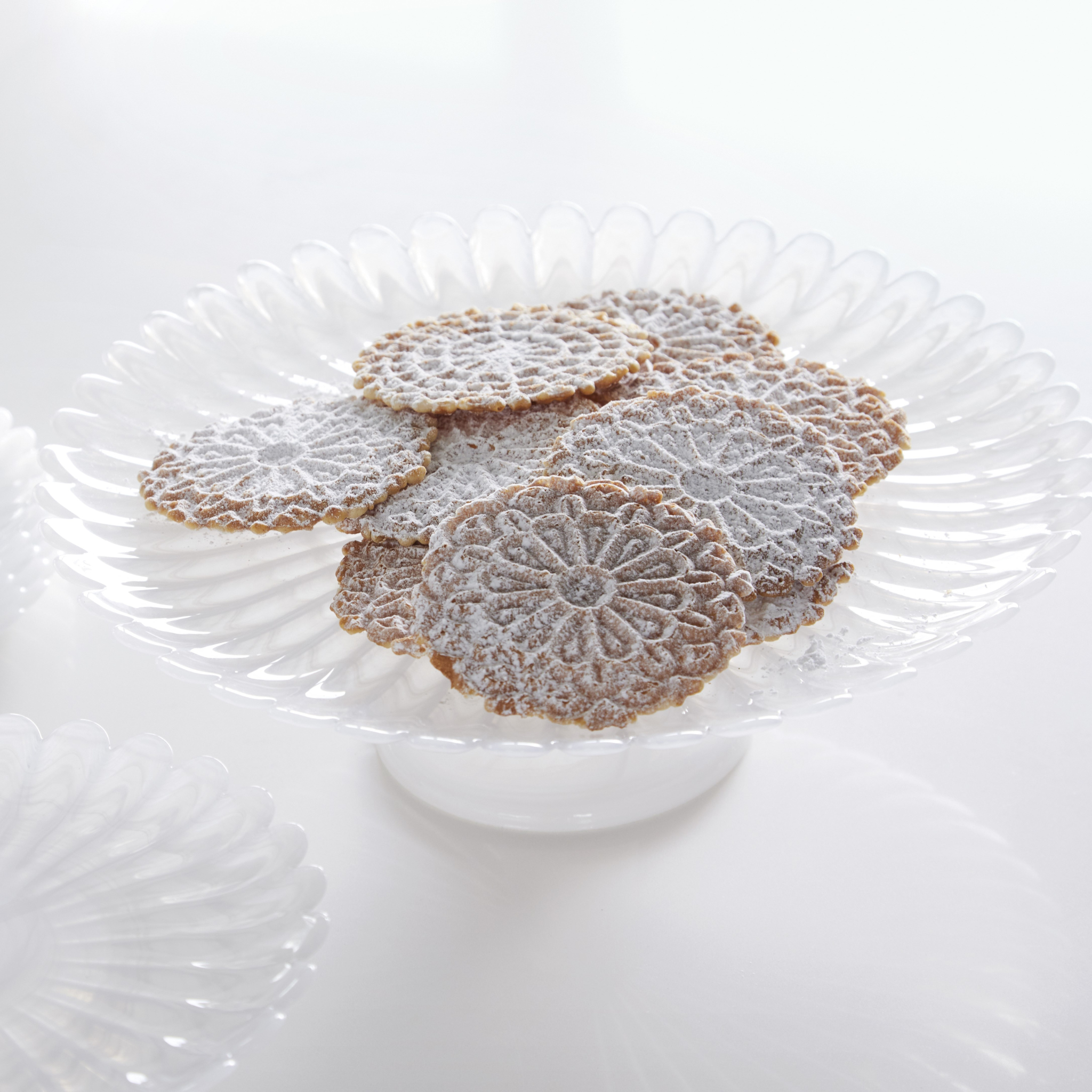 Alabaster White Scalloped Large Cake Stand - Elegant 12 Inch Dessert Display for Weddings, Birthday Parties & Tea Time Decor
