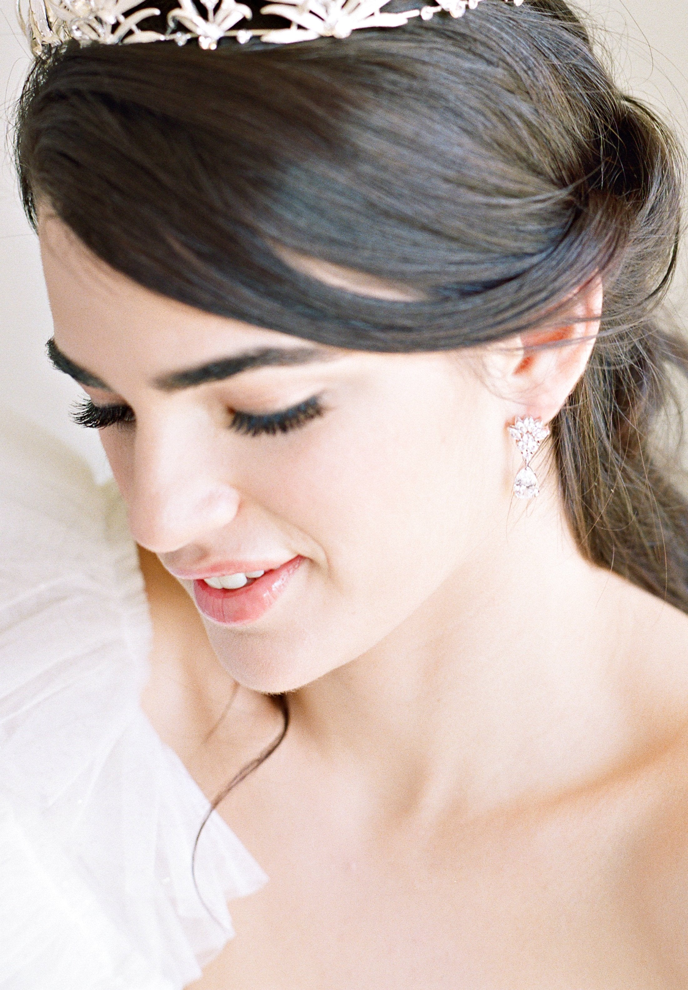Sophia Simulated Diamond & Pearl Tiara - Elegant Bridal Crown for Weddings, Prom, Pageants & Special Events