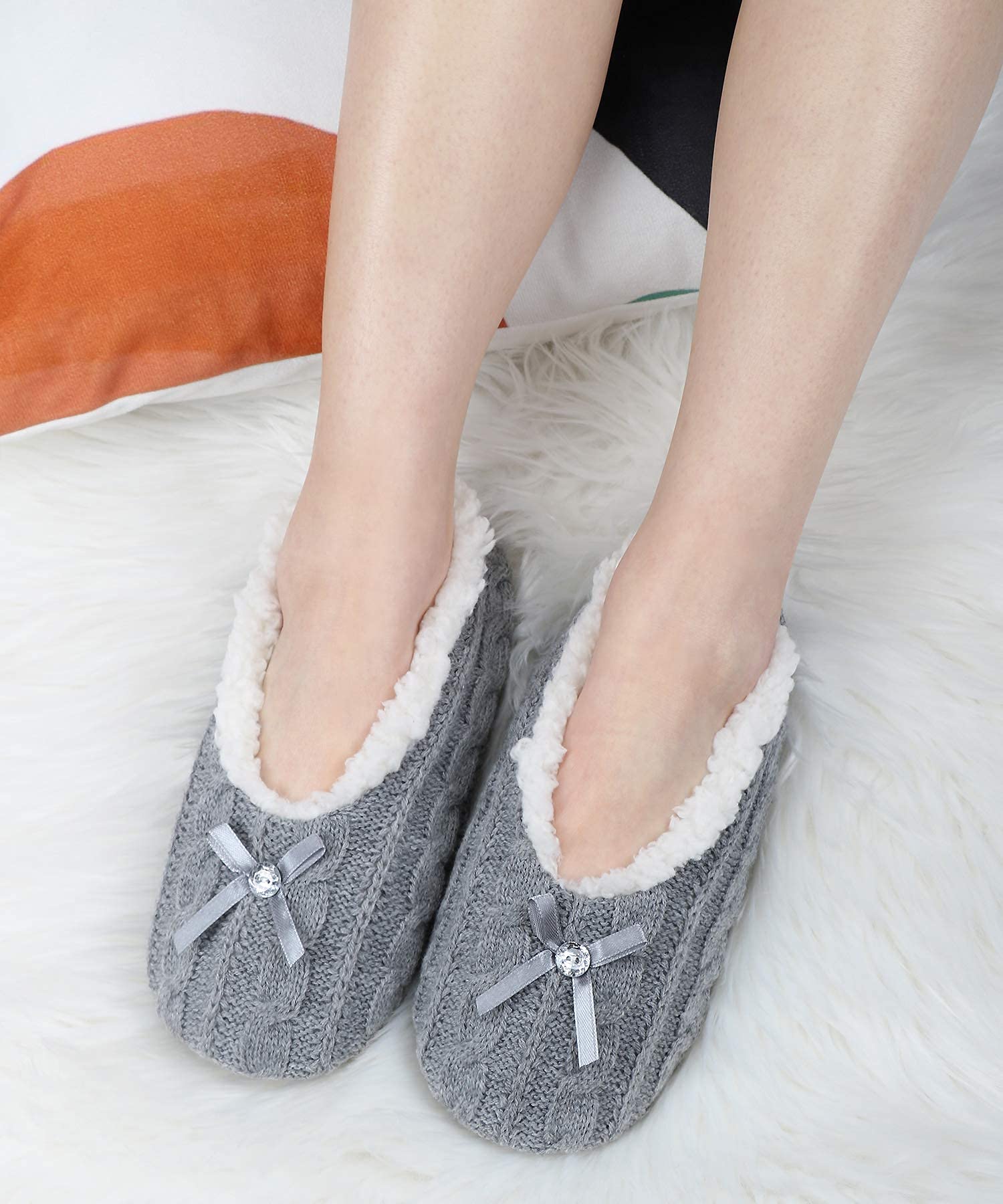 DICUIRD Women's Thick & Warm Non-Slip Slipper Socks - Cozy Knit House Shoes for Winter Indoor/Outdoor Use - Perfect for Home, Office & Travel