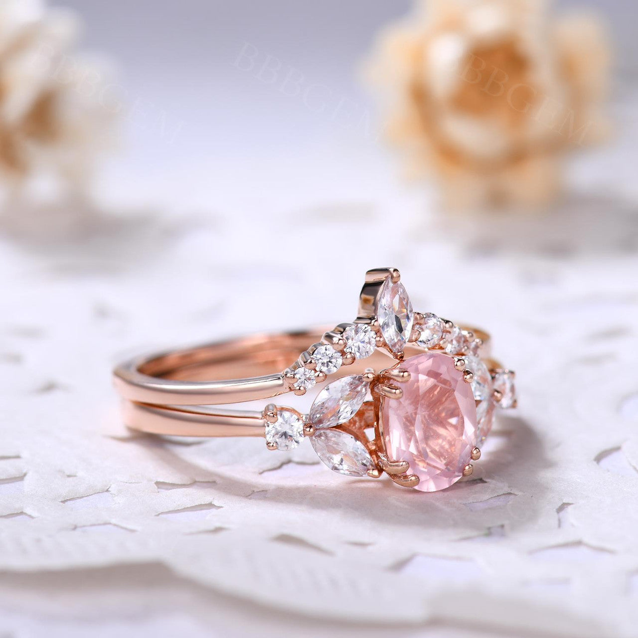 1.0 CT Vintage Oval Cut Rose Quartz Engagement Ring Set with Curved Moissanite Wedding Band - Perfect for Proposals, Anniversaries & Romantic Occasions