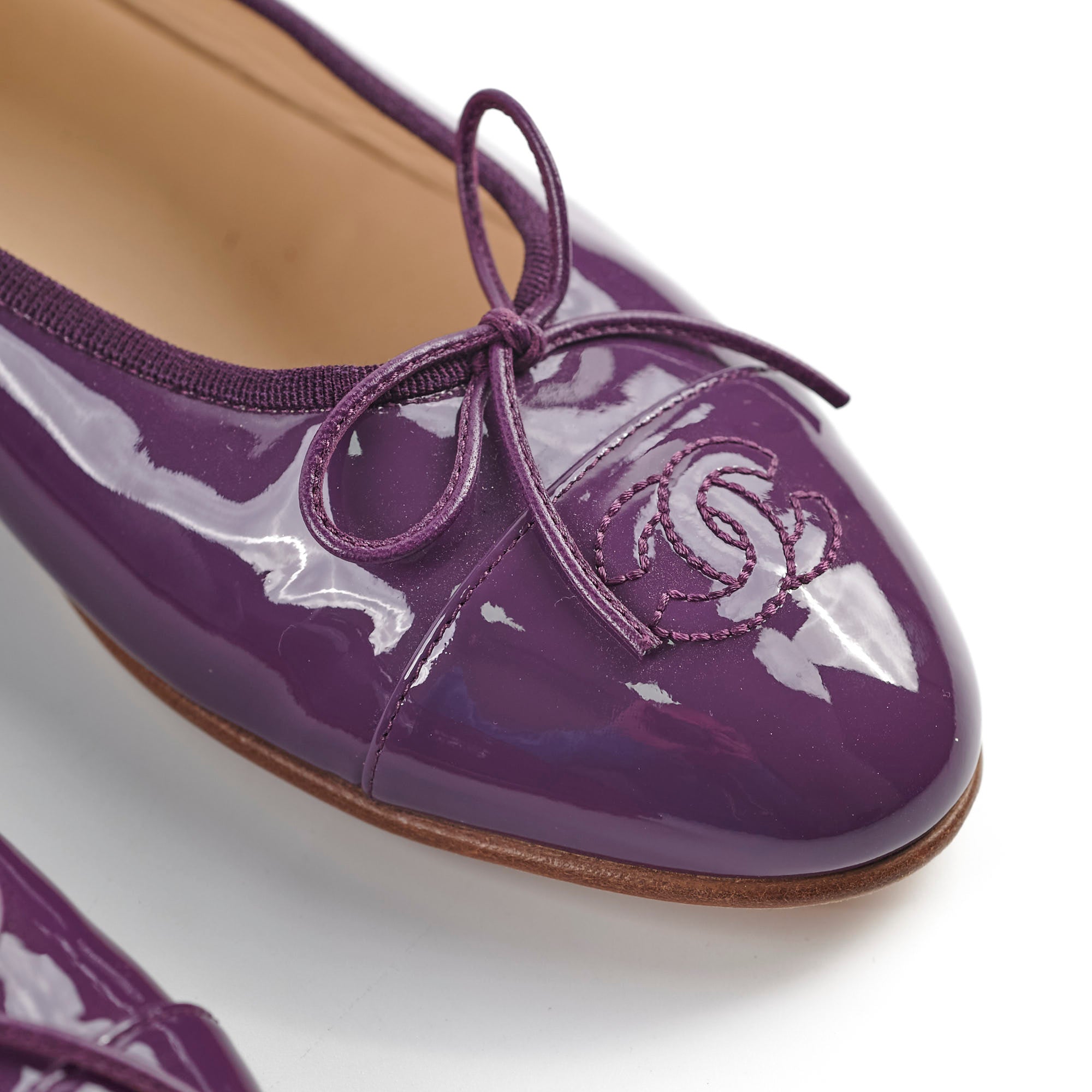 Chanel Purple Patent Leather Bow Ballet Flats Size 40C - Elegant Women's Dress Shoes for Parties, Weddings & Formal Occasions