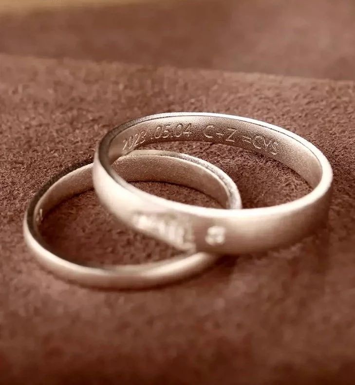 Solid Gold Footprint Ring - Dainty & Elegant Jewelry for Women, Perfect for Anniversary, Wedding, or Valentine's Day Gift - Ideal for Romantic Occasions and Special Moments