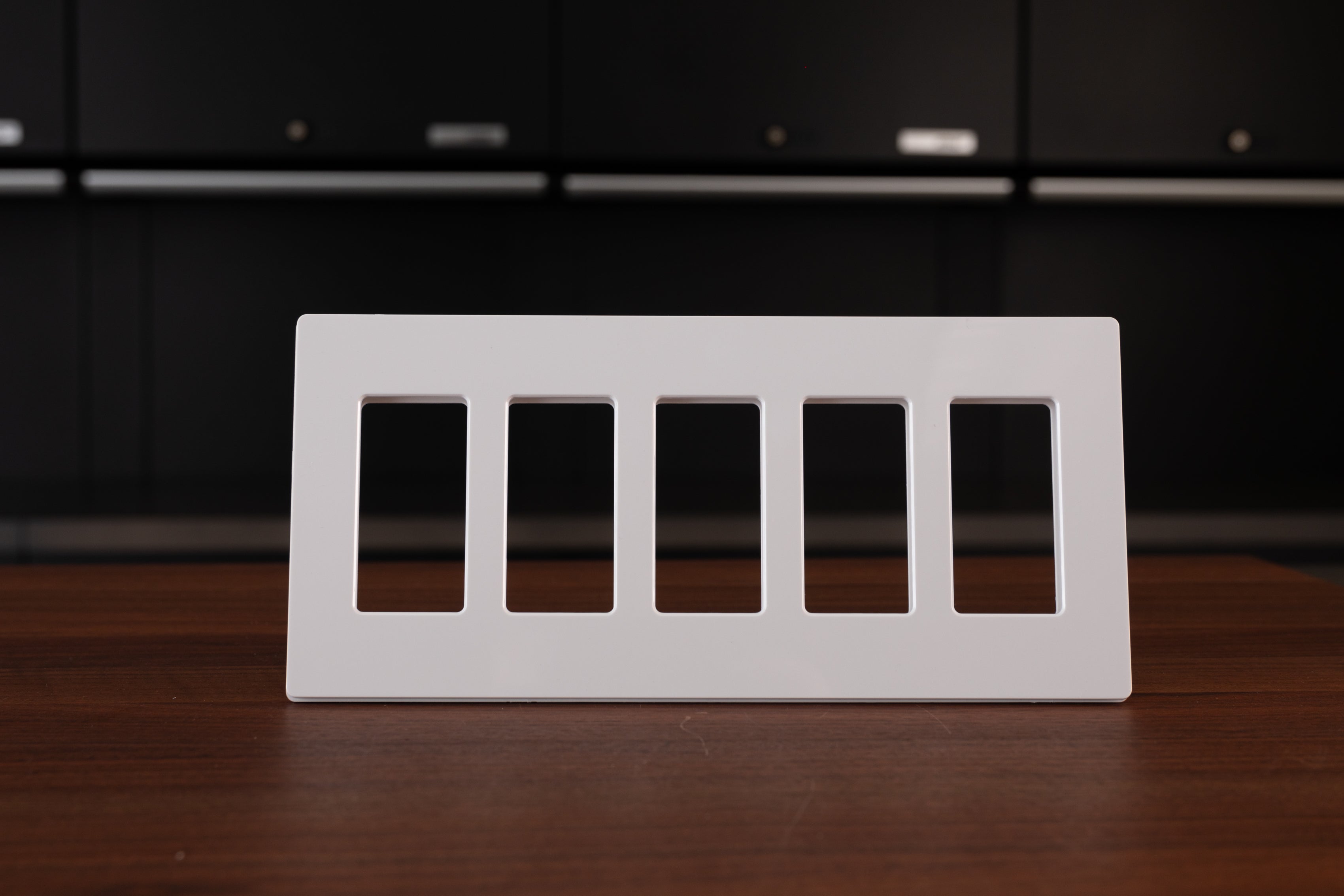 Lutron Claro Wall Plate - Standard Size, Screwless Design, Smooth Finish - Perfect for Home, Office & Commercial Electrical Outlet Covers